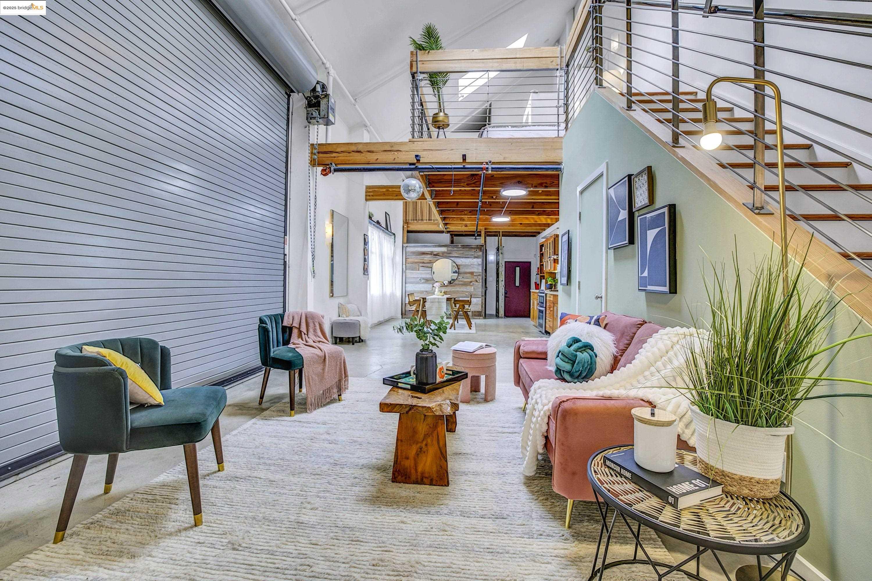 Detail Gallery Image 5 of 51 For 1695 15th St #18,  Oakland,  CA 94607 - 1 Beds | 1/1 Baths