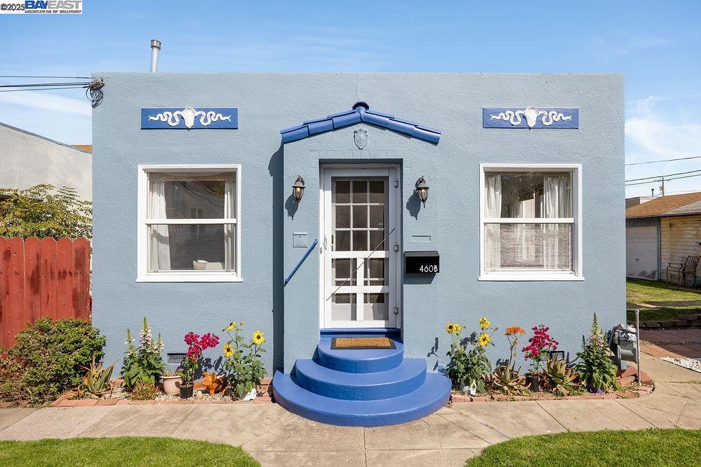 Detail Gallery Image 1 of 1 For 460b Taylor Ave, Alameda,  CA 94501 - 1 Beds | 1 Baths