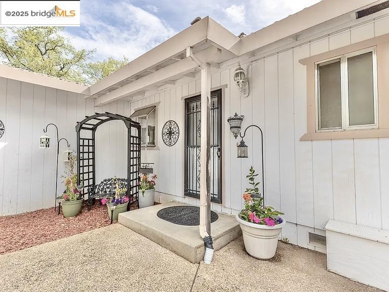Detail Gallery Image 3 of 42 For 19846 via Redonda, Sonora,  CA 95370-0000 - 4 Beds | 3 Baths