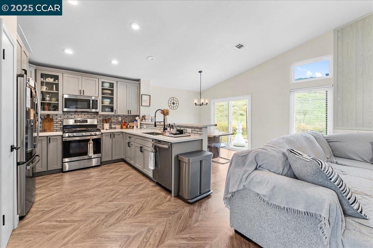 Detail Gallery Image 1 of 1 For 454 Tradewinds Ct, Bay Point,  CA 94565 - 3 Beds | 2 Baths