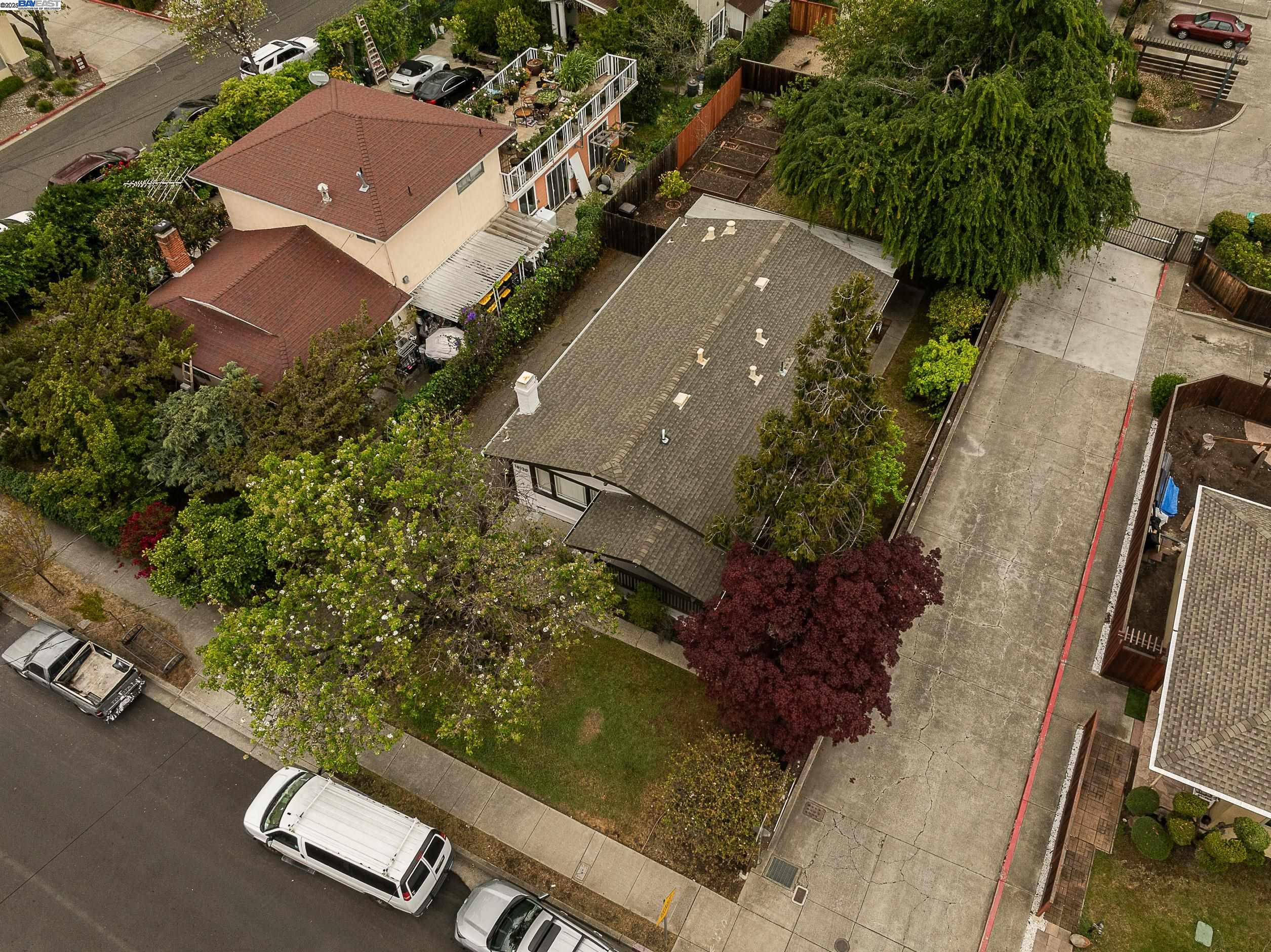 Detail Gallery Image 4 of 37 For 16120 Marcella St, San Leandro,  CA 94578 - 3 Beds | 2 Baths