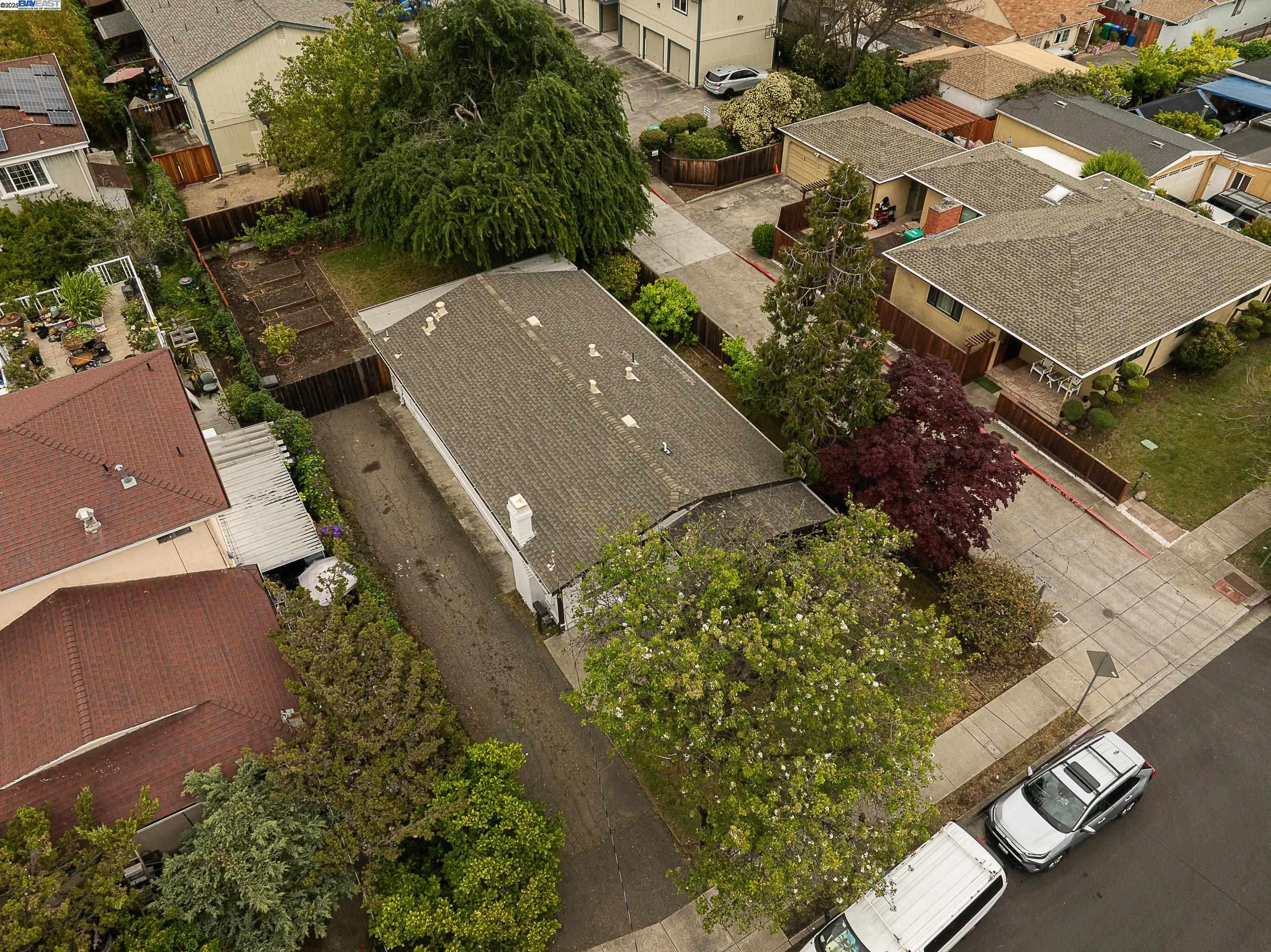 Detail Gallery Image 6 of 37 For 16120 Marcella St, San Leandro,  CA 94578 - 3 Beds | 2 Baths