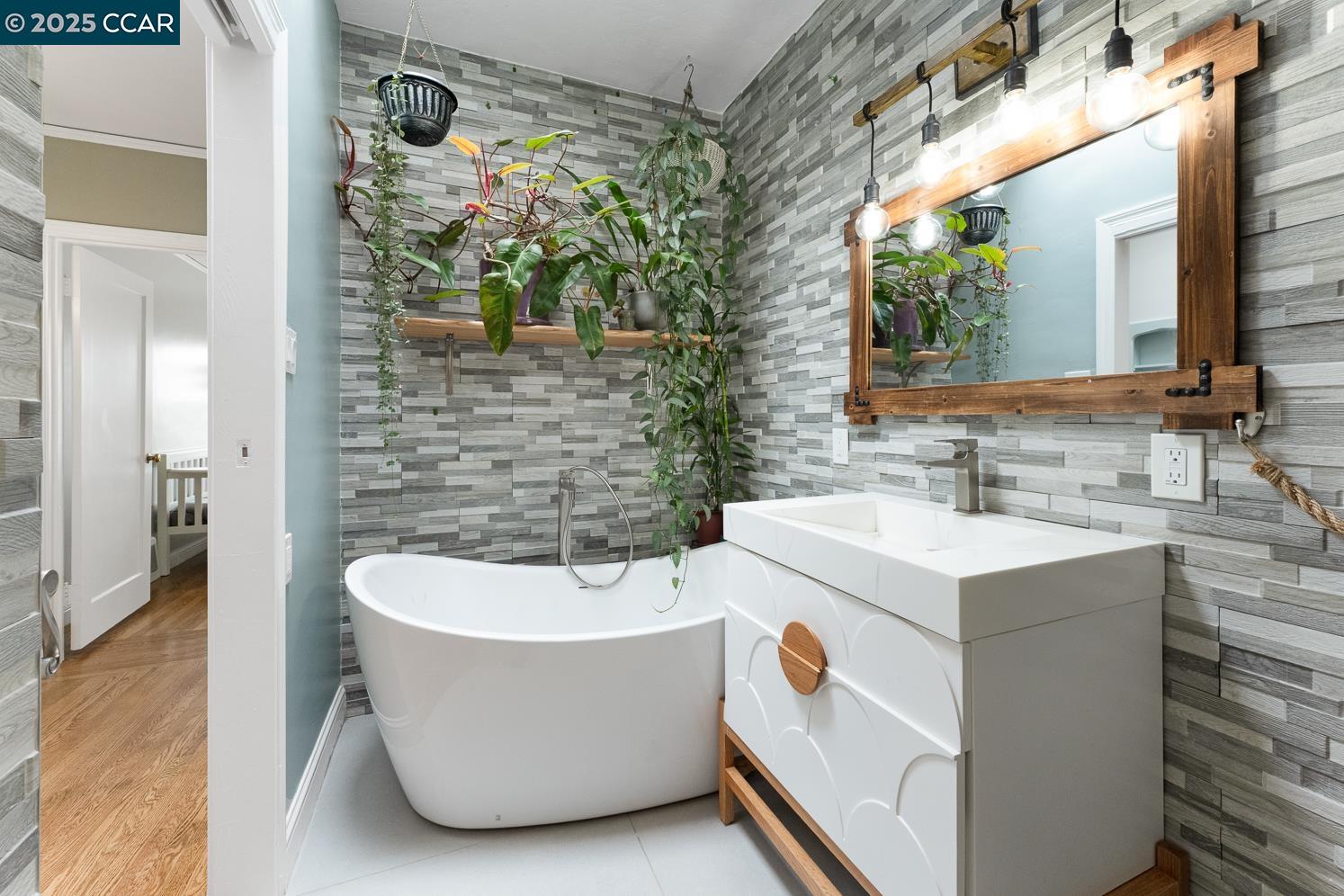 Detail Gallery Image 26 of 38 For 1923 28th Ave, San Francisco,  CA 94116 - 2 Beds | 1 Baths