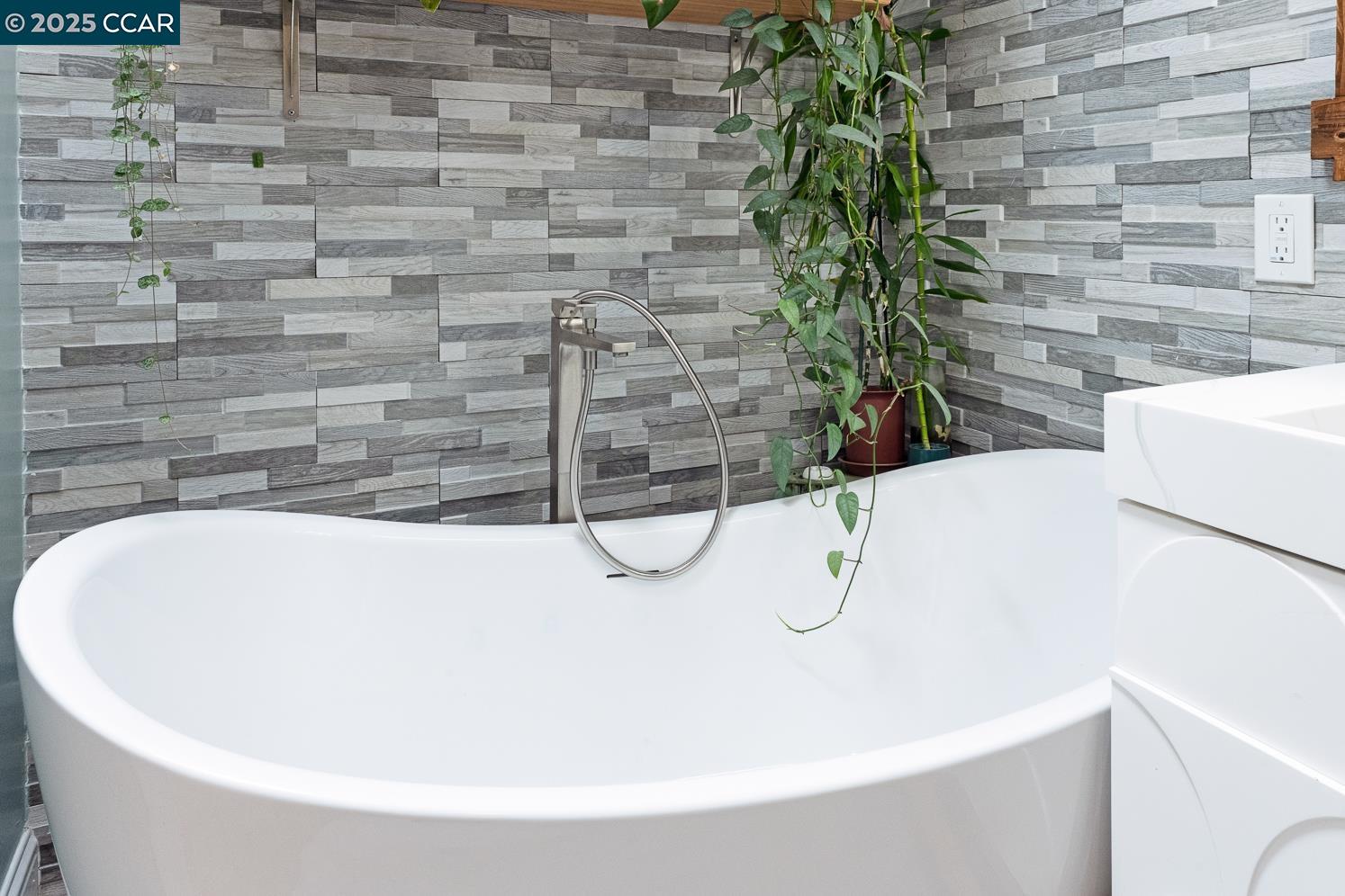 Detail Gallery Image 28 of 38 For 1923 28th Ave, San Francisco,  CA 94116 - 2 Beds | 1 Baths