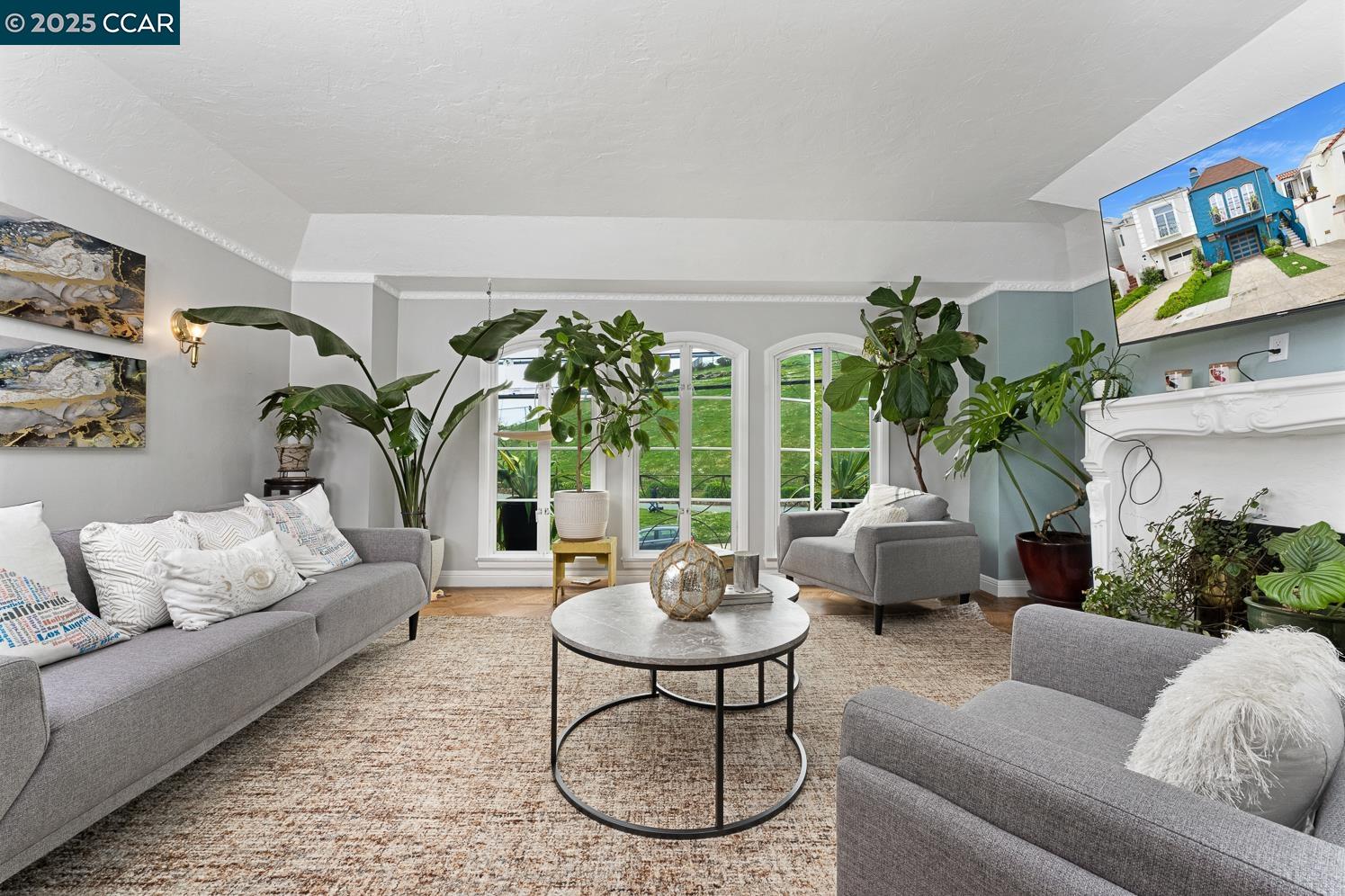 Detail Gallery Image 4 of 38 For 1923 28th Ave, San Francisco,  CA 94116 - 2 Beds | 1 Baths