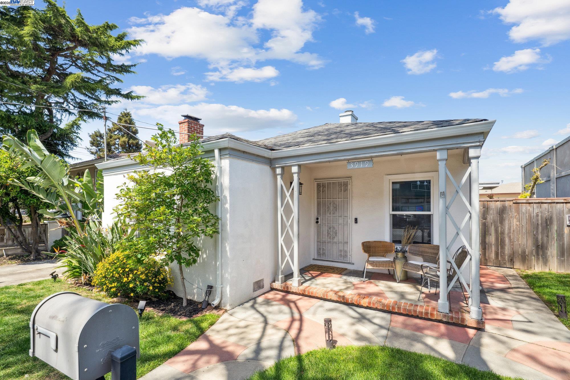 Detail Gallery Image 2 of 45 For 3919 Smith St, Union City,  CA 94587 - 3 Beds | 1 Baths