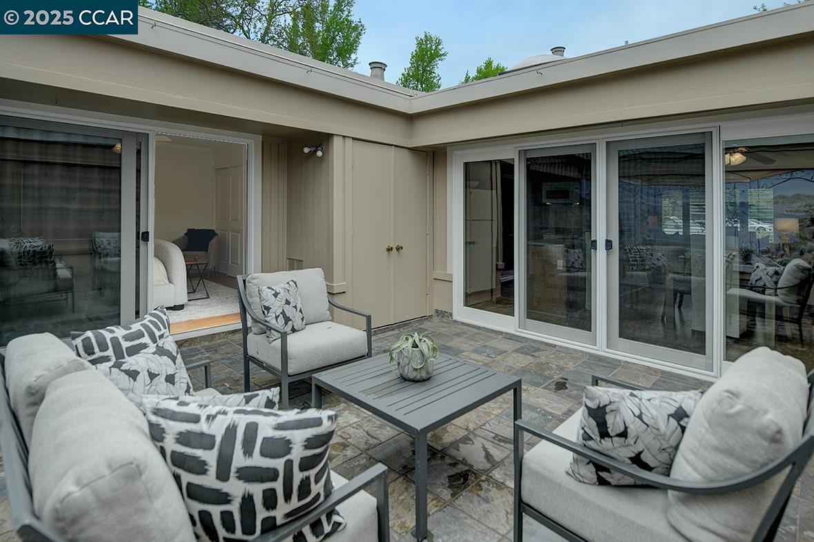 Detail Gallery Image 1 of 1 For 1736 Golden Rain Rd #6,  Walnut Creek,  CA 94595 - 2 Beds | 1 Baths