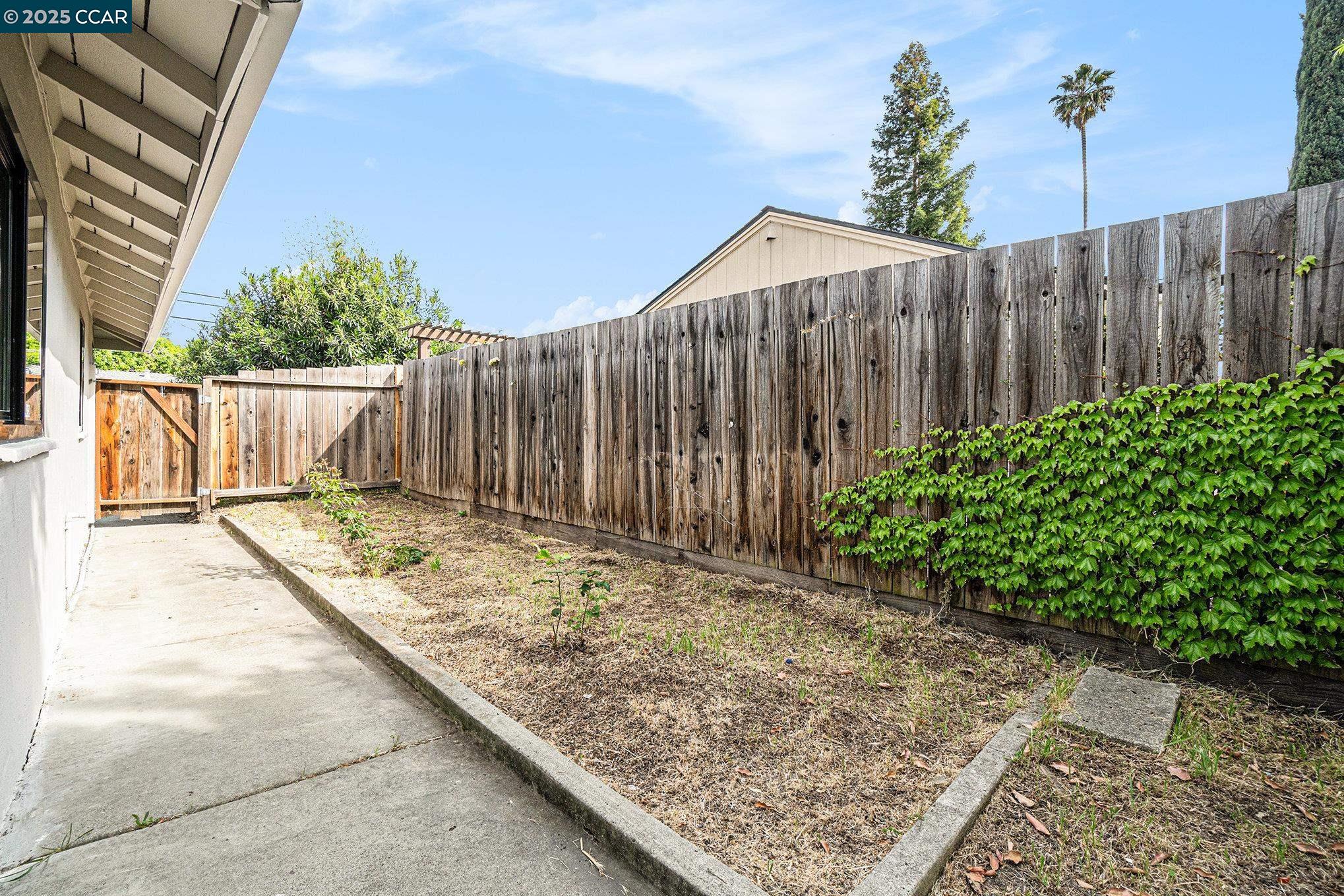 property-img