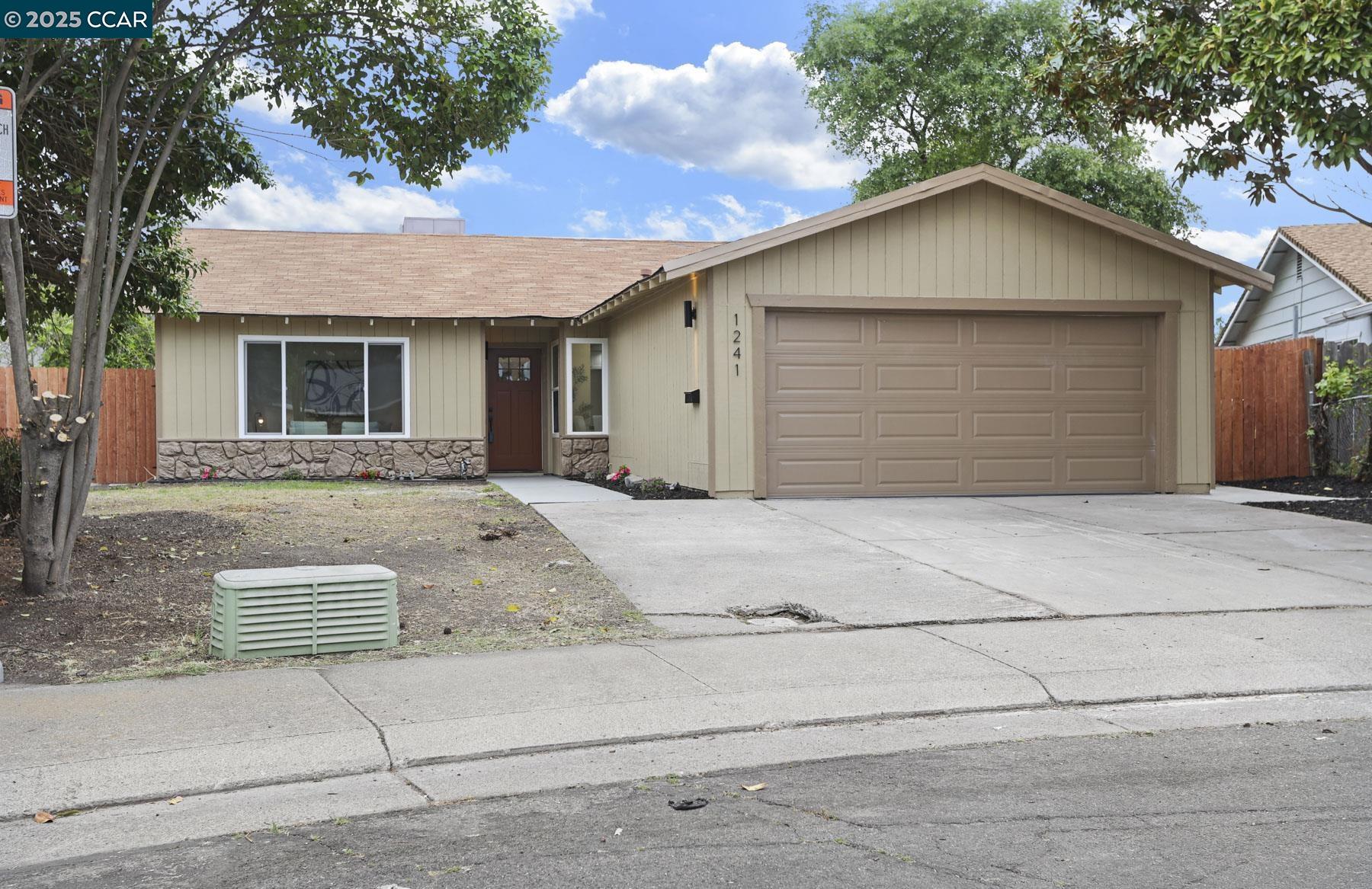 Detail Gallery Image 1 of 1 For 1241 Fleetwood Way, Stockton,  CA 95210 - 3 Beds | 2 Baths