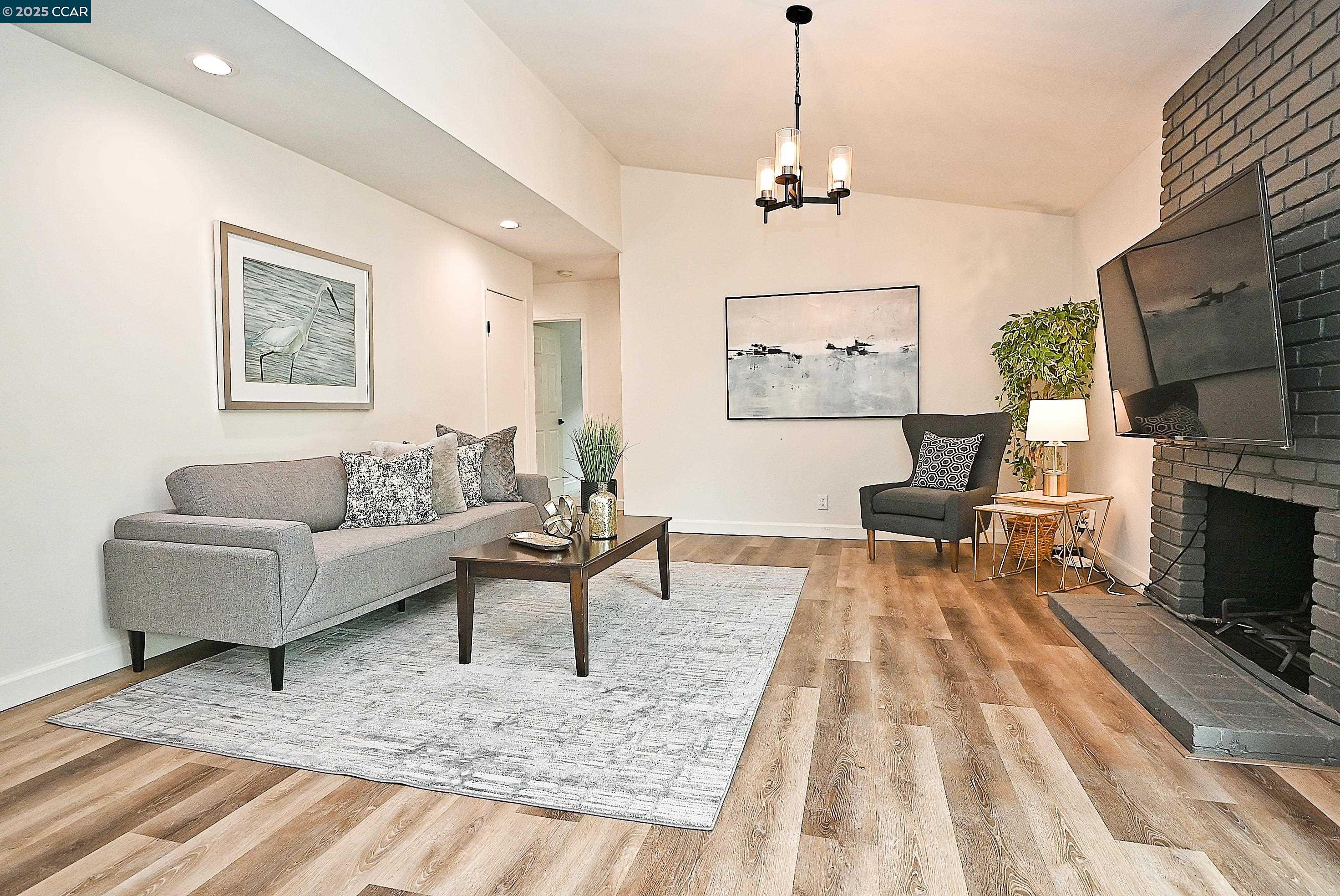 Detail Gallery Image 10 of 34 For 5516 Langford Ct, Concord,  CA 94521 - 4 Beds | 2 Baths