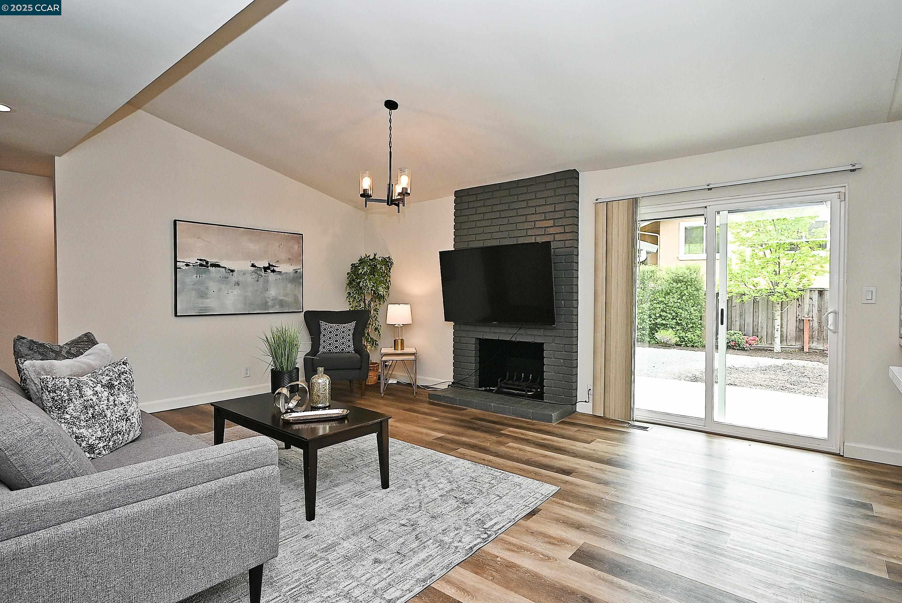 Detail Gallery Image 13 of 34 For 5516 Langford Ct, Concord,  CA 94521 - 4 Beds | 2 Baths