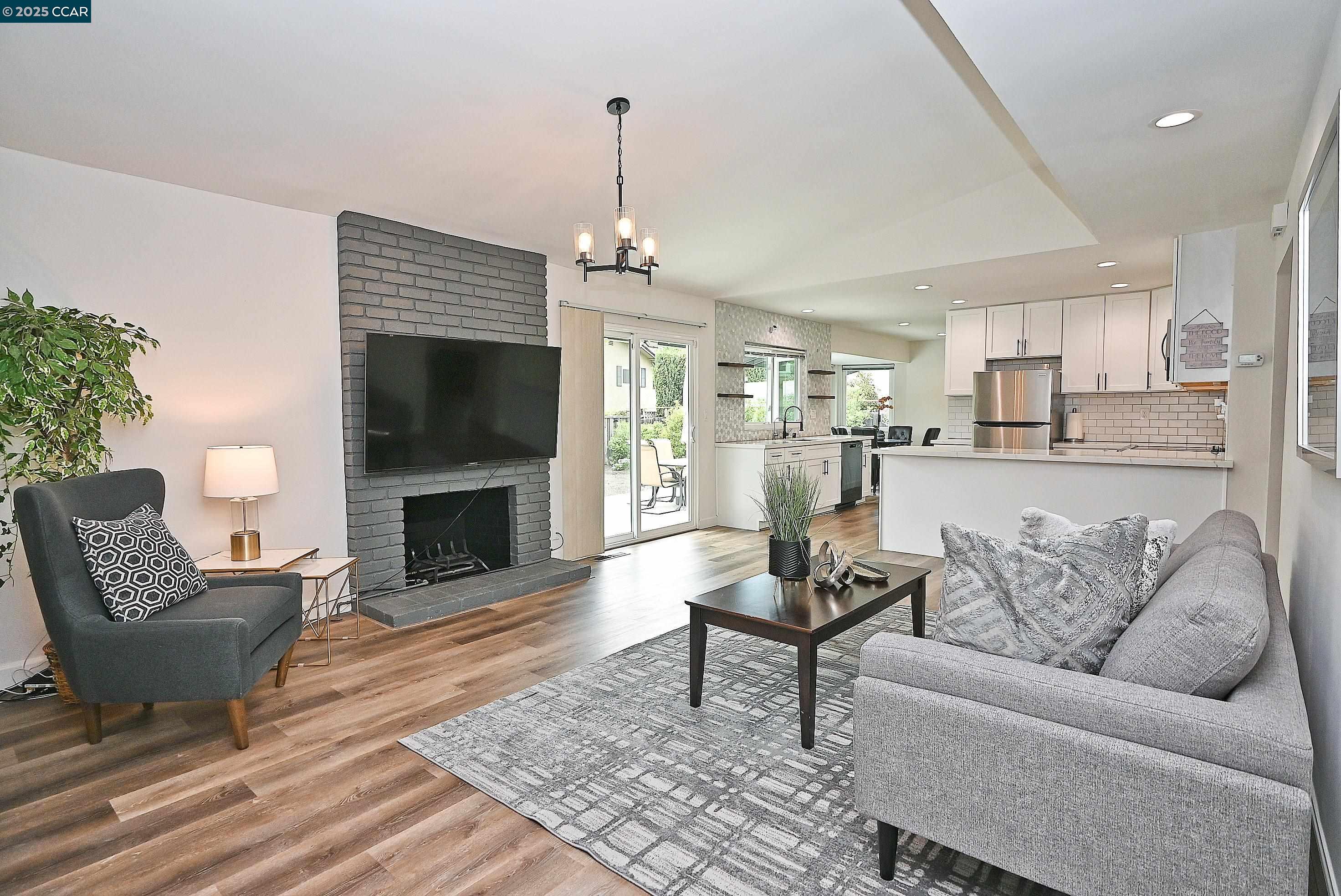 Detail Gallery Image 14 of 34 For 5516 Langford Ct, Concord,  CA 94521 - 4 Beds | 2 Baths