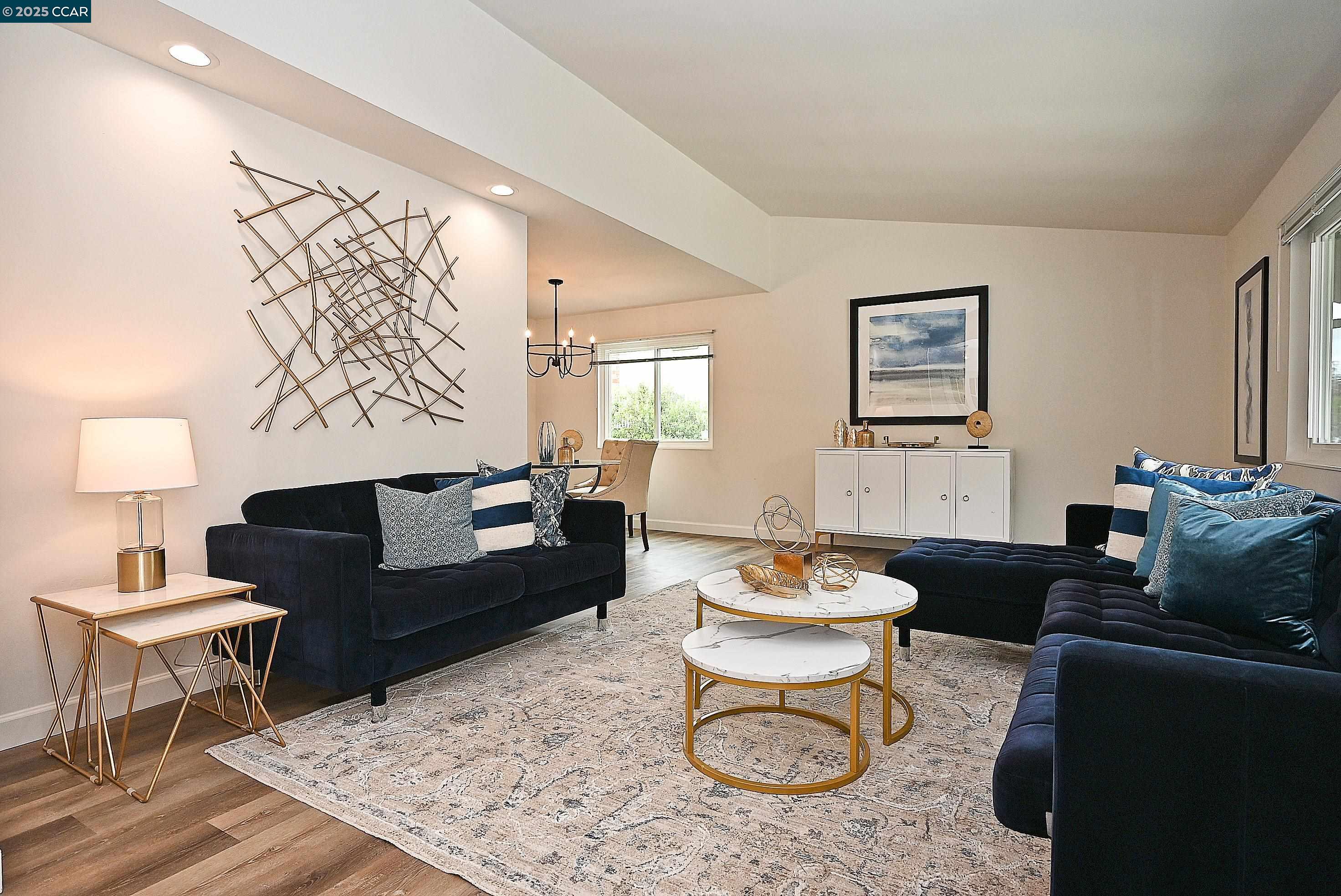 Detail Gallery Image 4 of 34 For 5516 Langford Ct, Concord,  CA 94521 - 4 Beds | 2 Baths