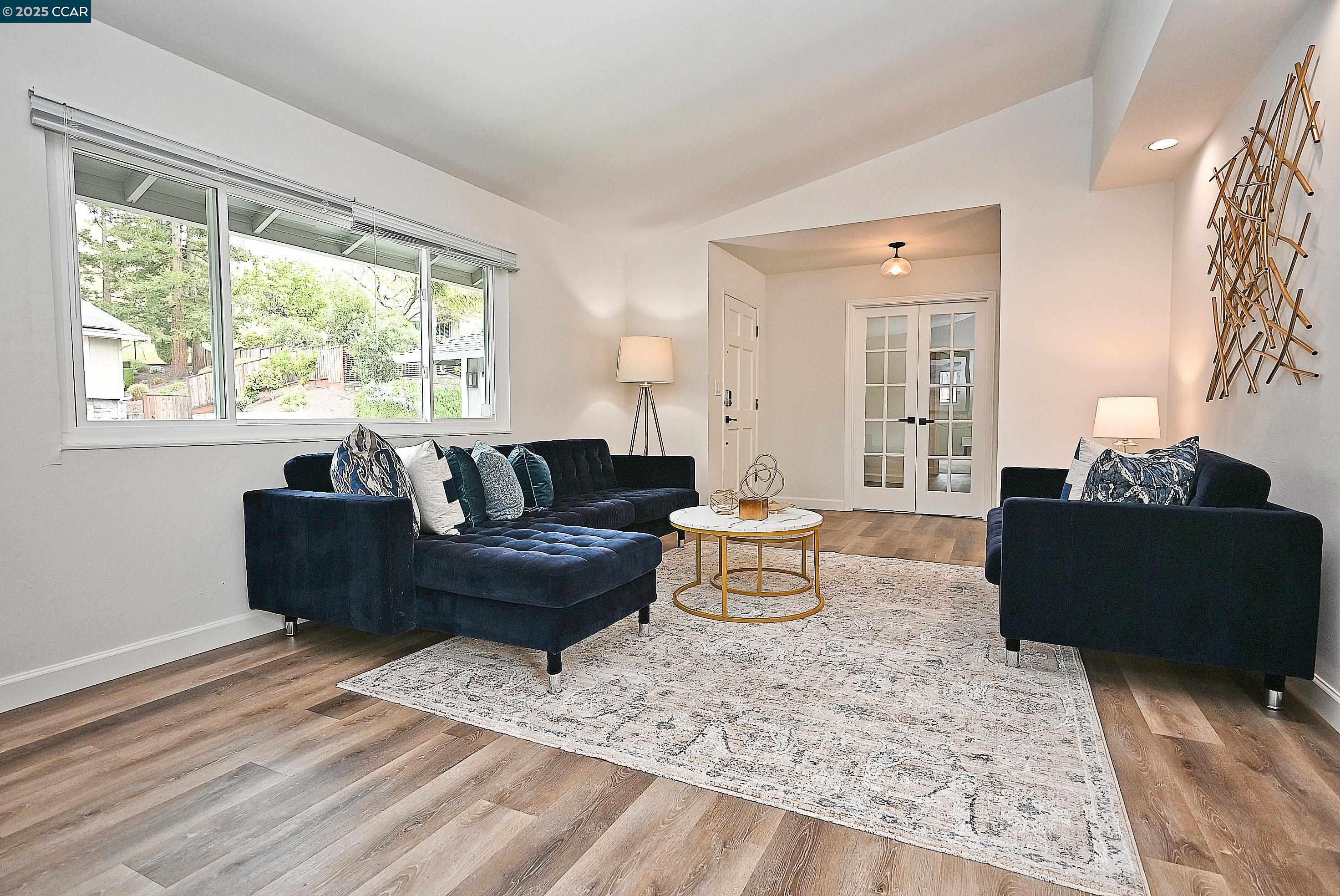 Detail Gallery Image 5 of 34 For 5516 Langford Ct, Concord,  CA 94521 - 4 Beds | 2 Baths