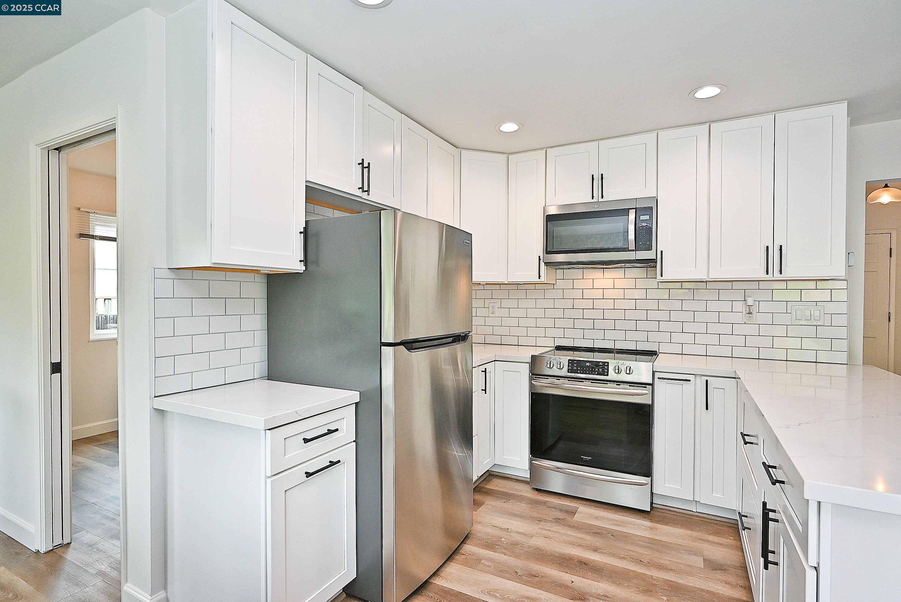 Detail Gallery Image 7 of 34 For 5516 Langford Ct, Concord,  CA 94521 - 4 Beds | 2 Baths