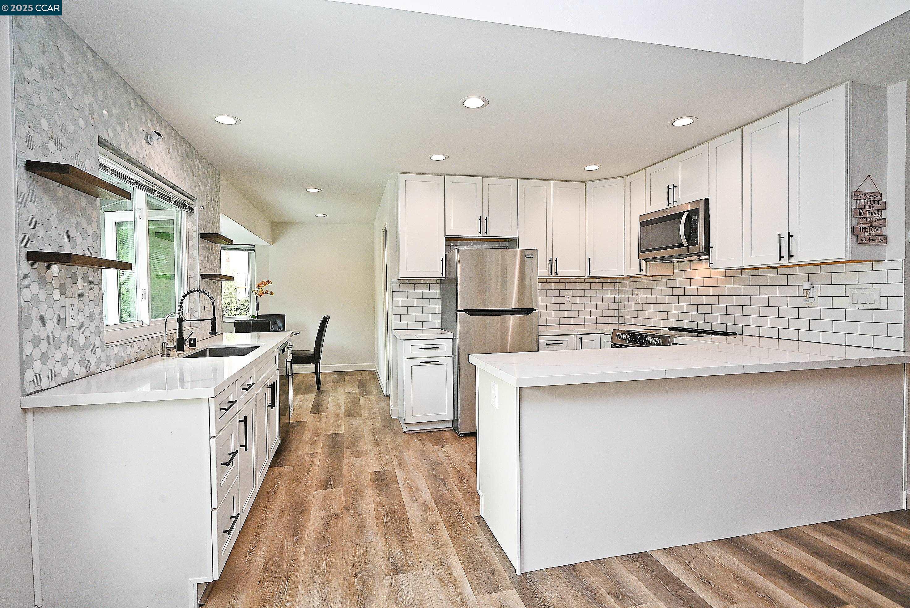 Detail Gallery Image 8 of 34 For 5516 Langford Ct, Concord,  CA 94521 - 4 Beds | 2 Baths