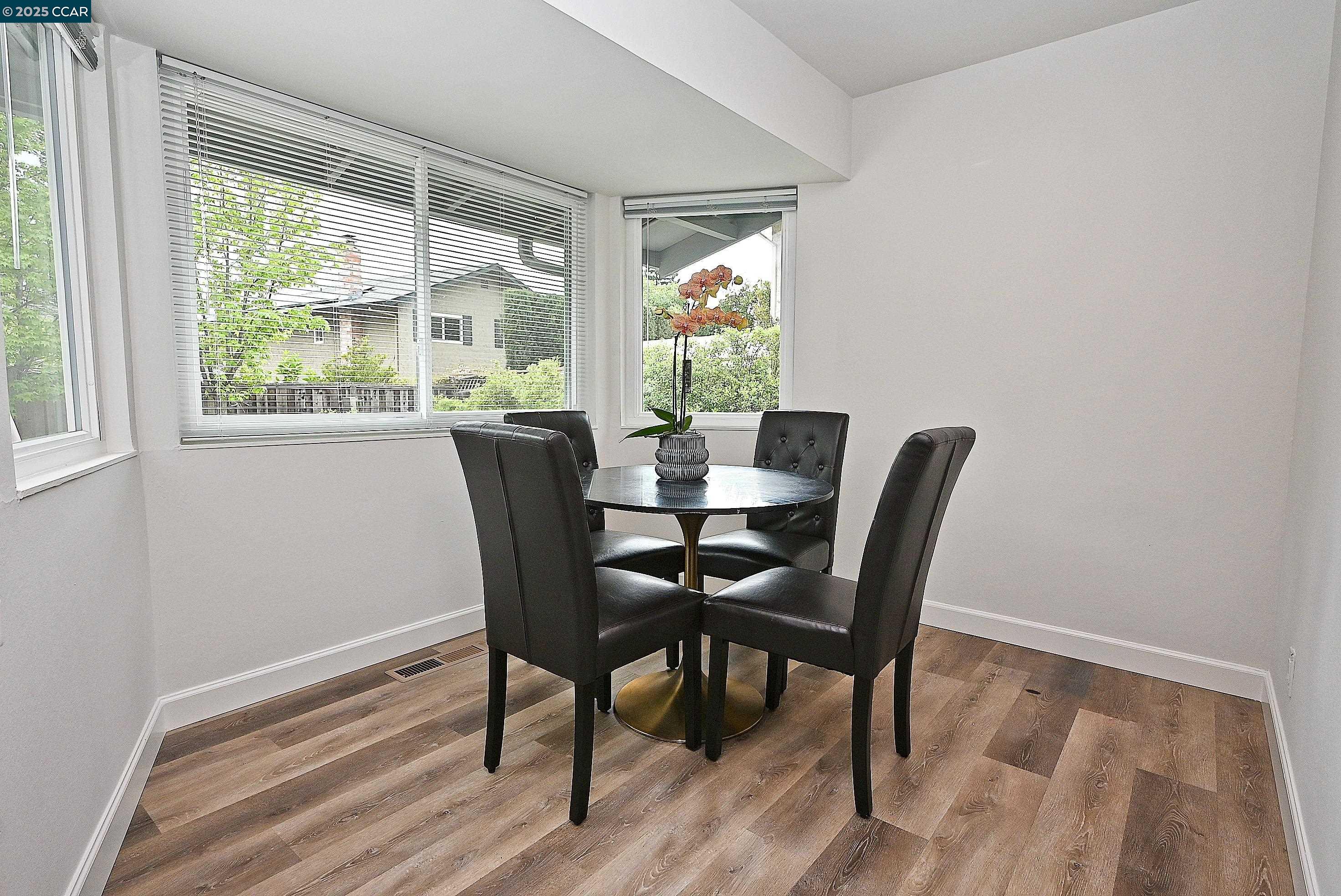 Detail Gallery Image 9 of 34 For 5516 Langford Ct, Concord,  CA 94521 - 4 Beds | 2 Baths