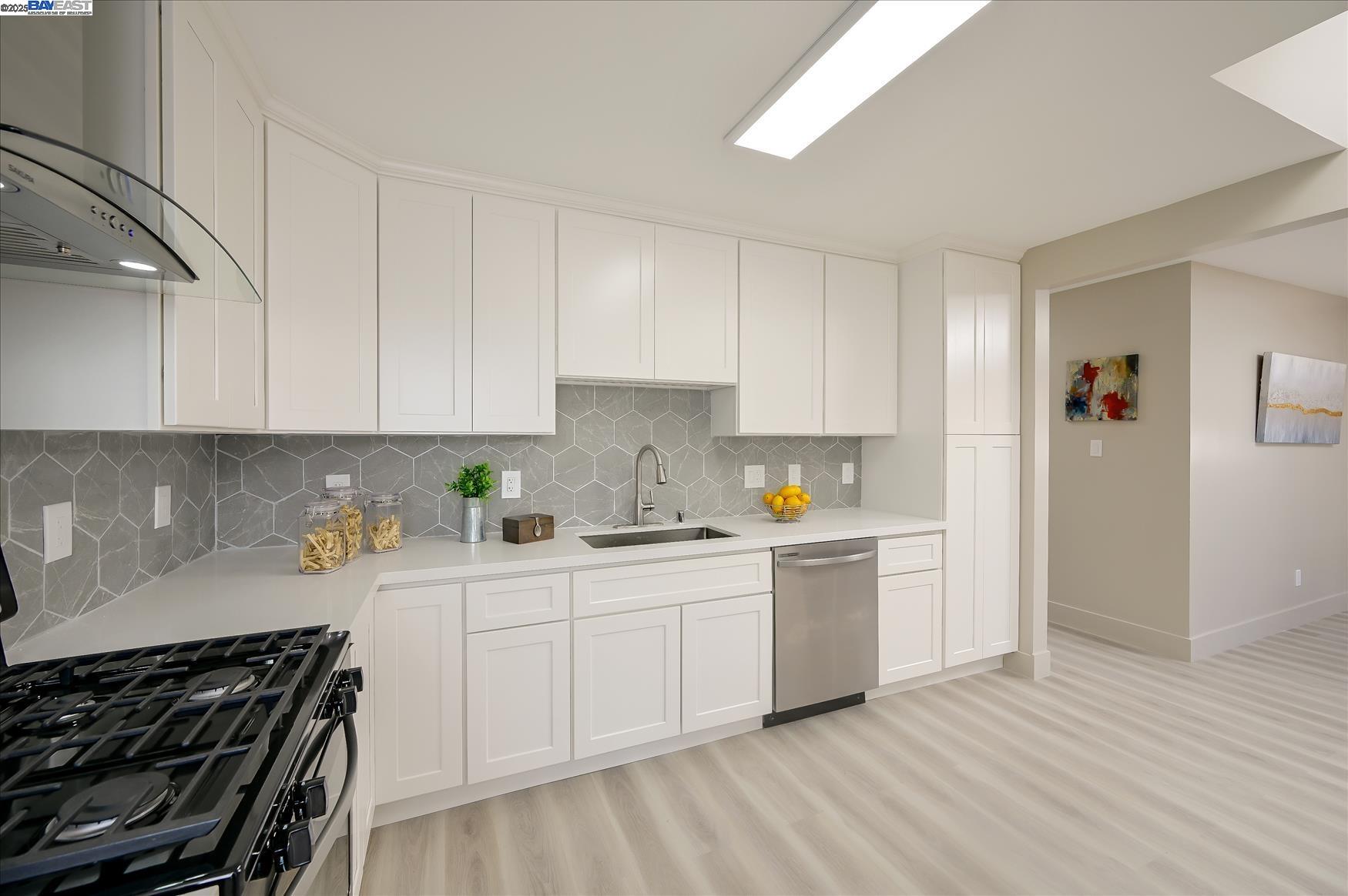 Detail Gallery Image 12 of 34 For 318 1st Avenue, Daly City,  CA 94014 - 3 Beds | 2 Baths