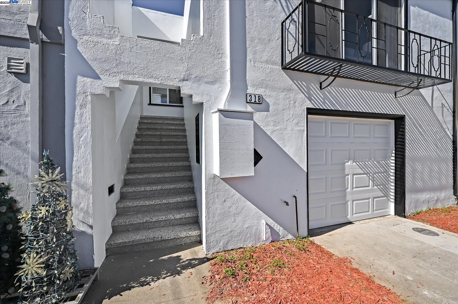 Detail Gallery Image 4 of 34 For 318 1st Avenue, Daly City,  CA 94014 - 3 Beds | 2 Baths