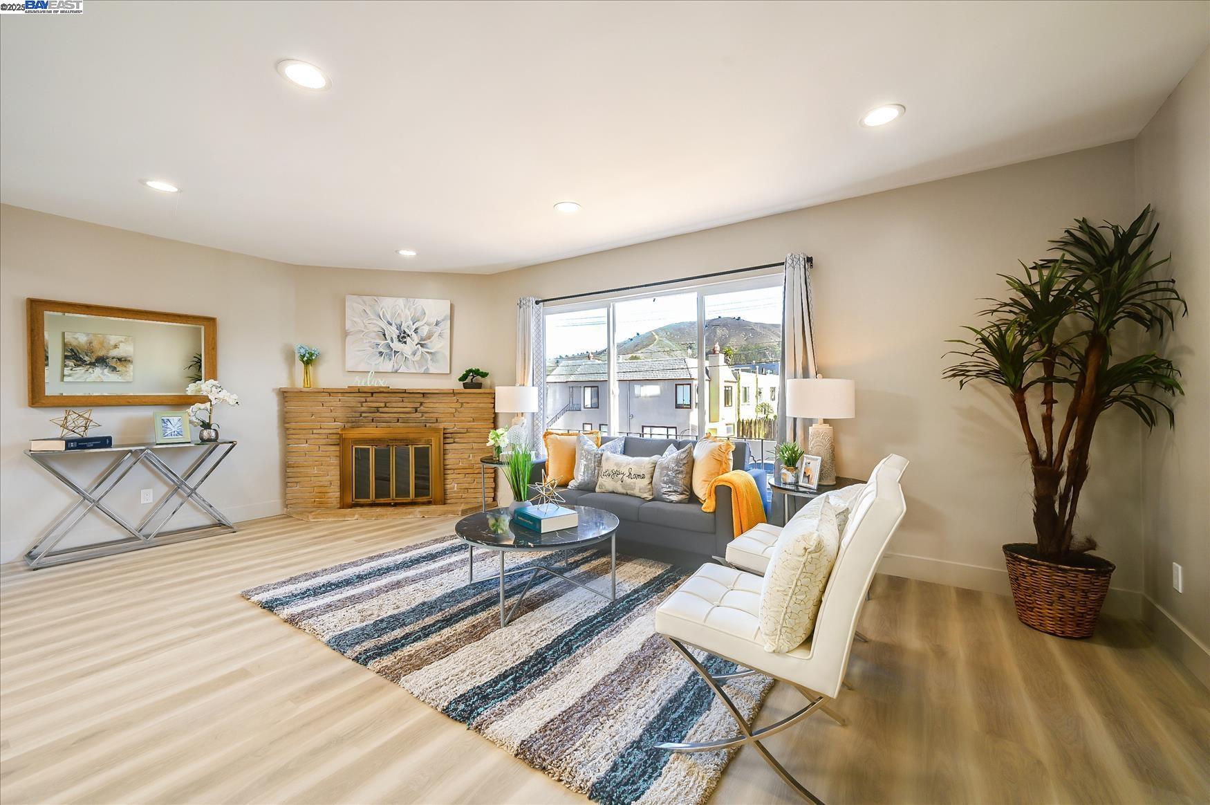 Detail Gallery Image 7 of 34 For 318 1st Avenue, Daly City,  CA 94014 - 3 Beds | 2 Baths