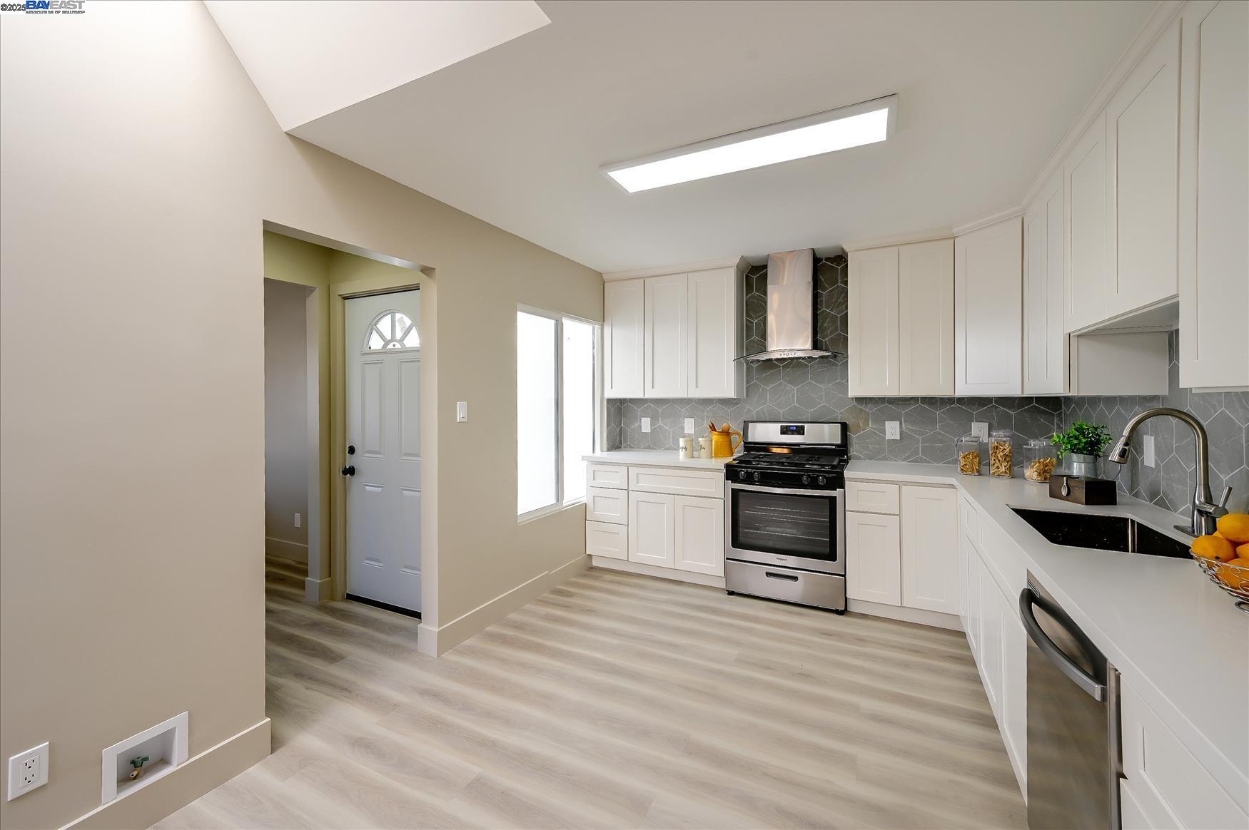 Detail Gallery Image 10 of 34 For 318 1st Avenue, Daly City,  CA 94014 - 3 Beds | 2 Baths