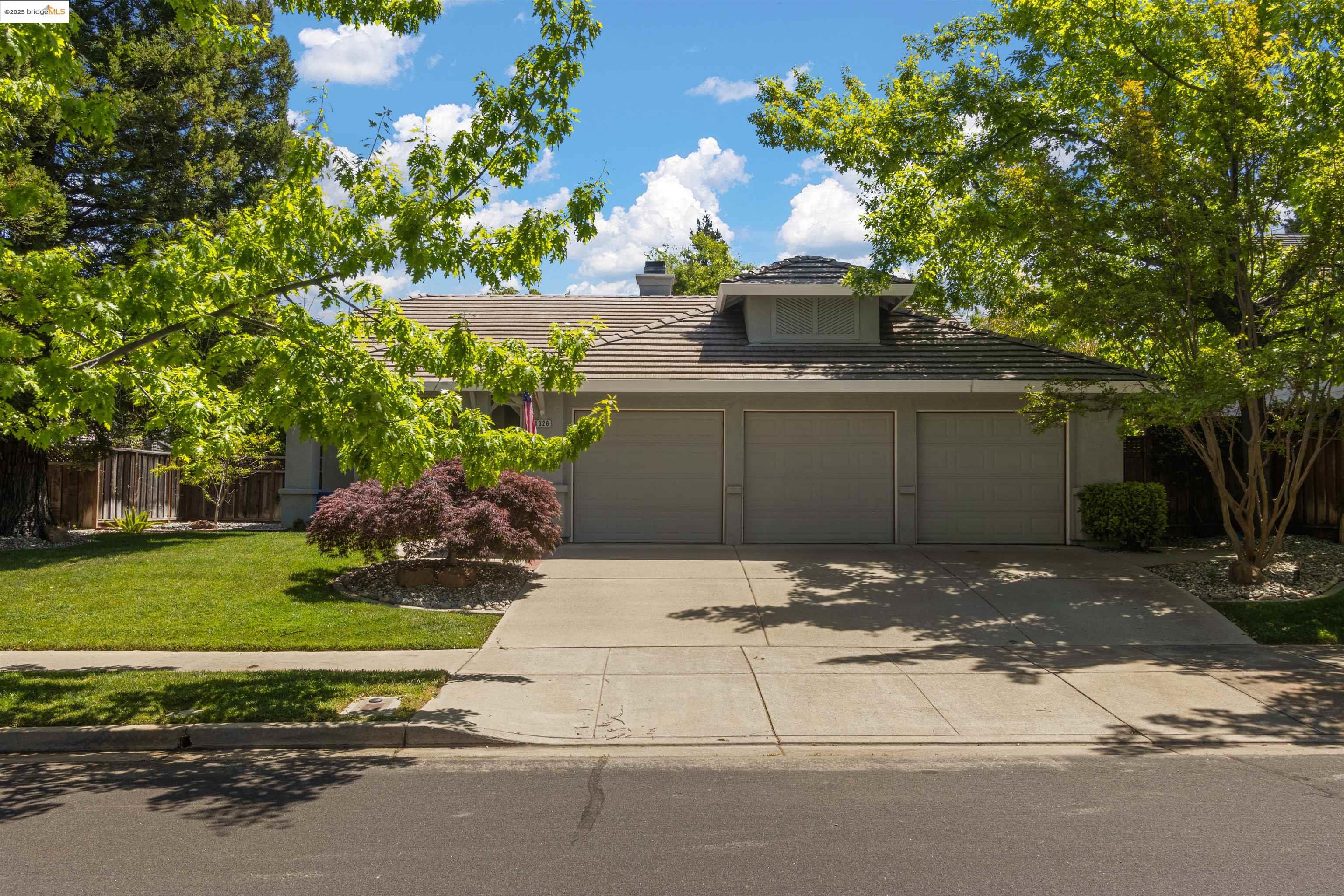 Detail Gallery Image 2 of 32 For 1326 Rebecca Dr, Livermore,  CA 94550 - 3 Beds | 2 Baths