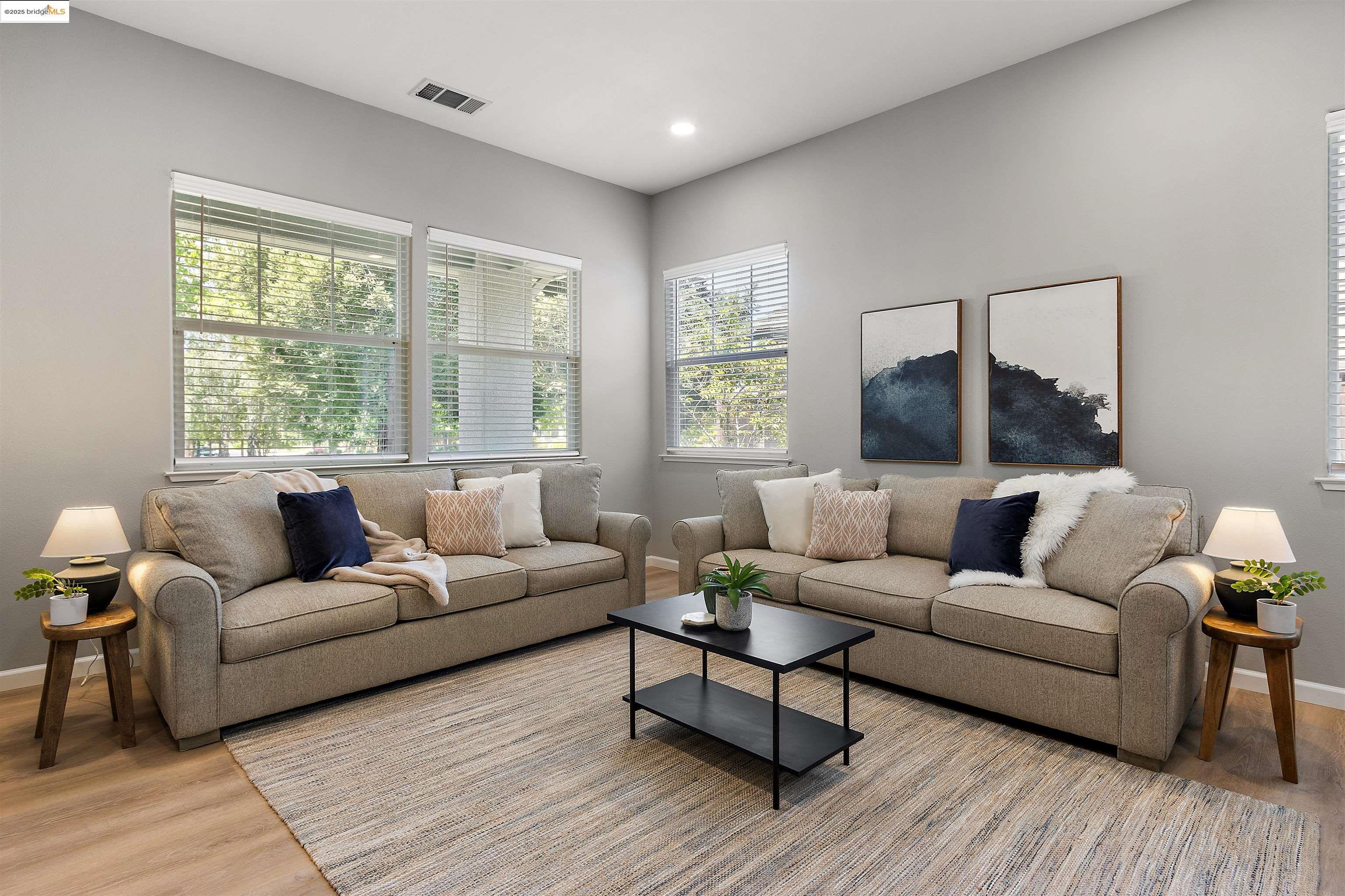 Detail Gallery Image 5 of 32 For 1326 Rebecca Dr, Livermore,  CA 94550 - 3 Beds | 2 Baths