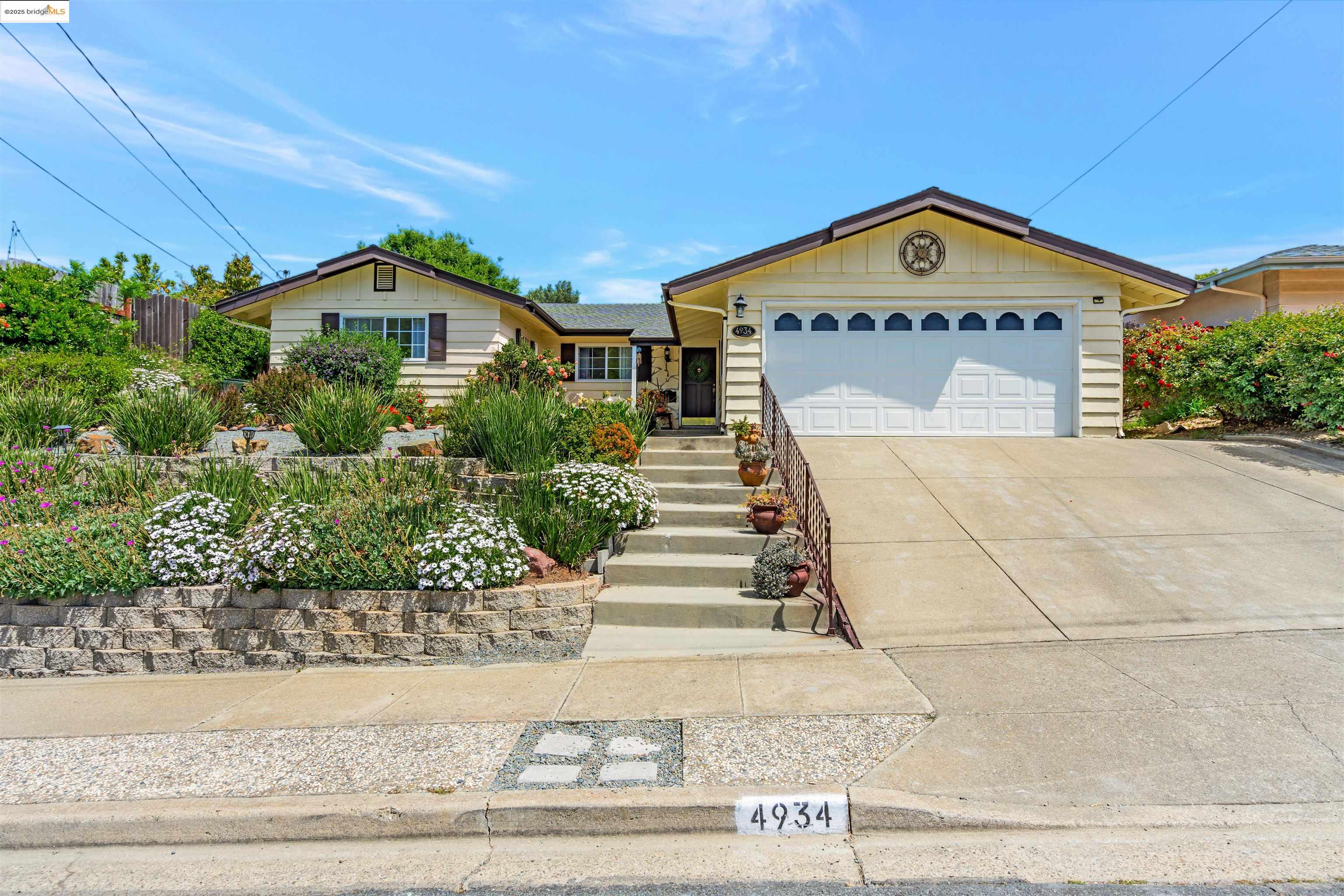 Detail Gallery Image 1 of 1 For 4934 Tahoe Cir, Martinez,  CA 94553 - 4 Beds | 2 Baths