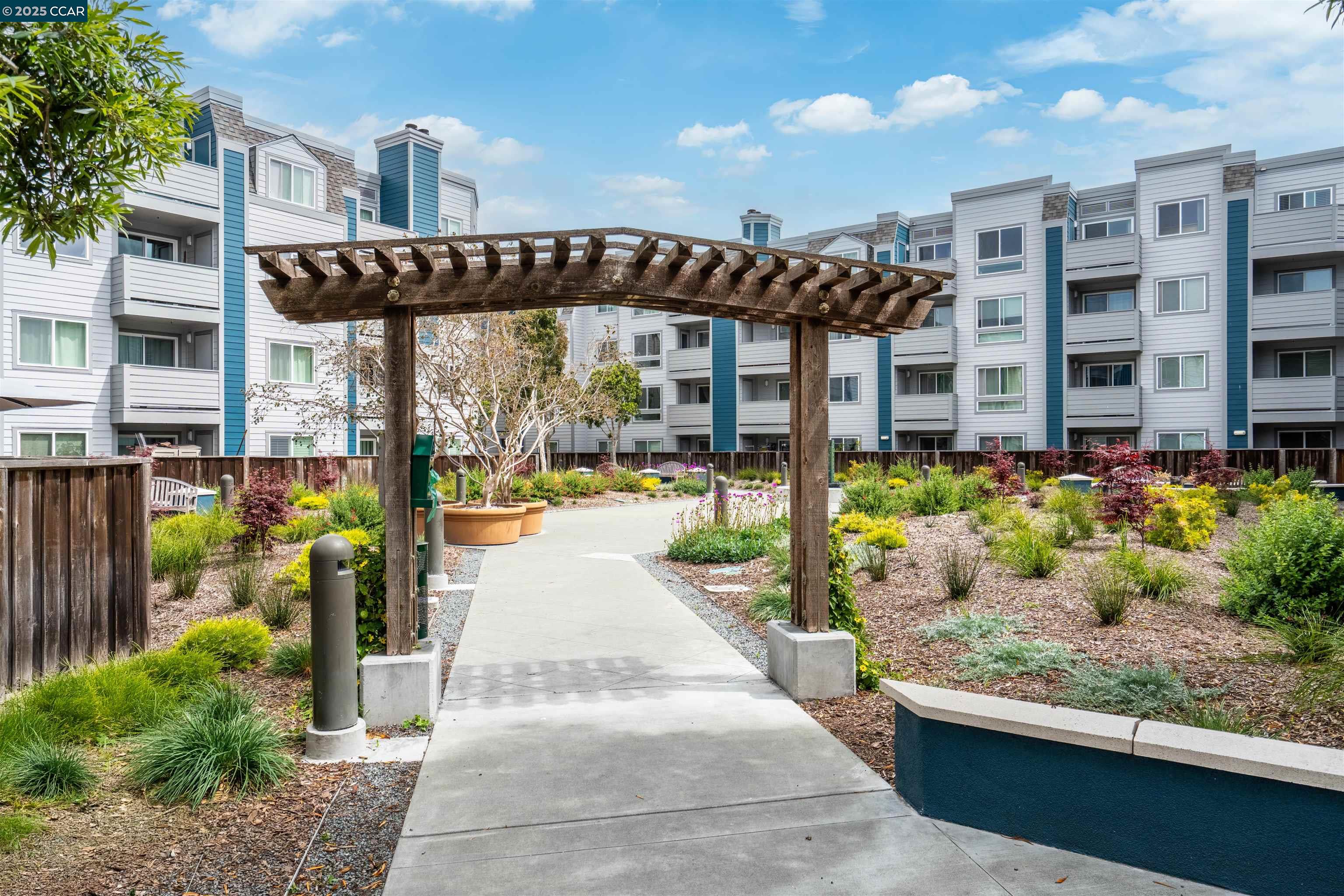 6400 Christie Ave # 5303, Emeryville, California 94608, 1 Bedroom Bedrooms, 2 Rooms Rooms,1 BathroomBathrooms,Residential Lease,For Rent,6400 Christie Ave # 5303,41093842