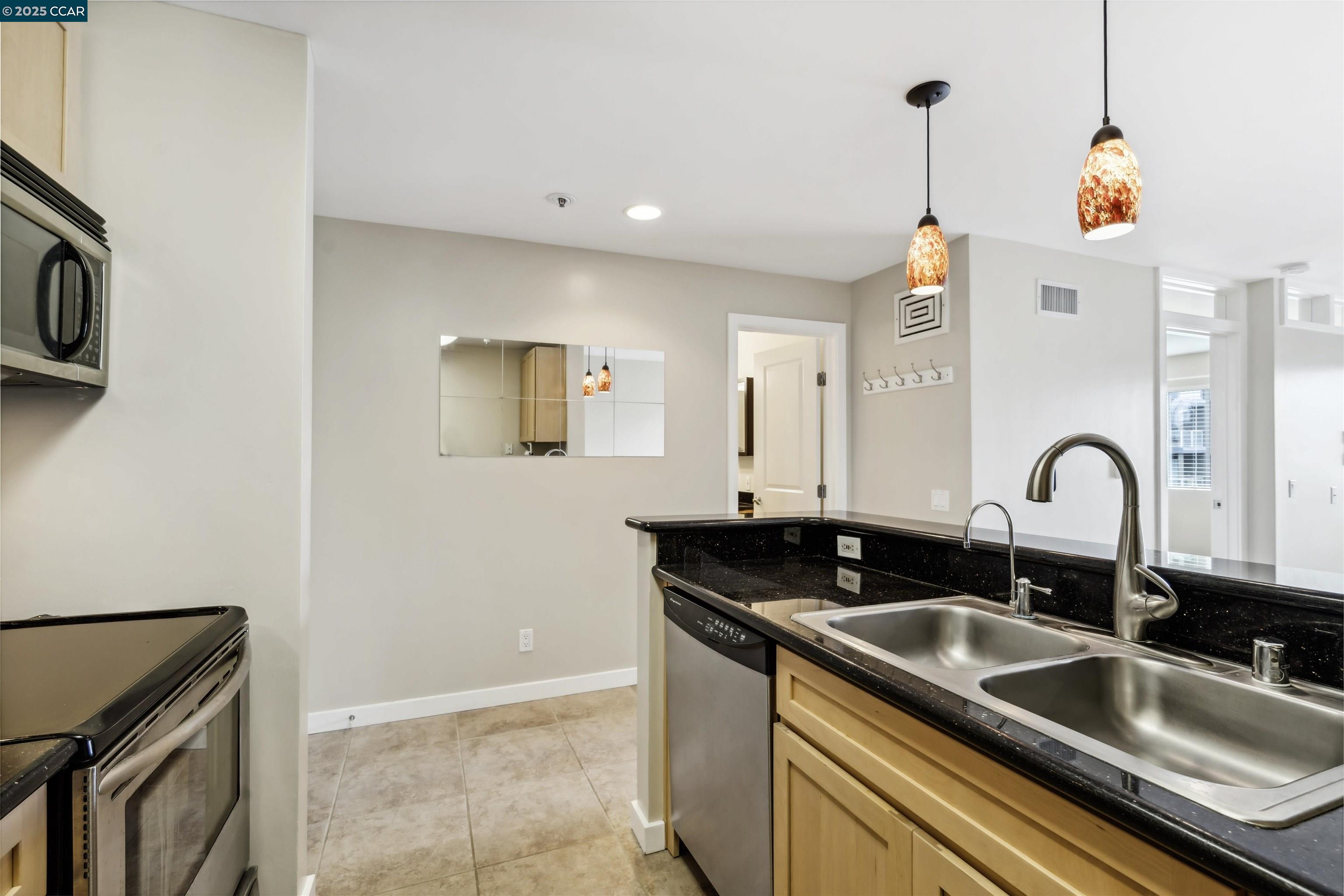 6400 Christie Ave # 5303, Emeryville, California 94608, 1 Bedroom Bedrooms, 2 Rooms Rooms,1 BathroomBathrooms,Residential Lease,For Rent,6400 Christie Ave # 5303,41093842