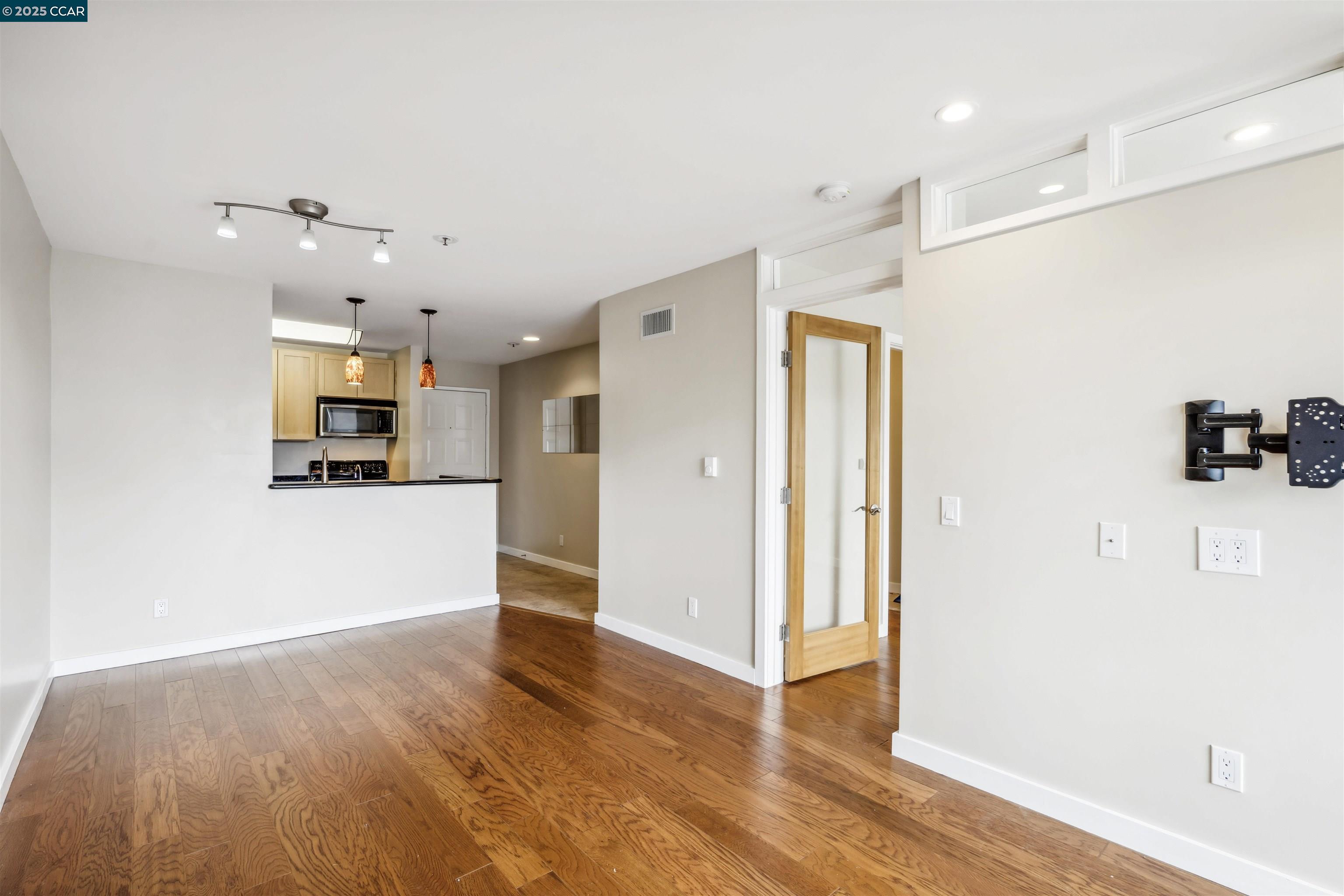 6400 Christie Ave # 5303, Emeryville, California 94608, 1 Bedroom Bedrooms, 2 Rooms Rooms,1 BathroomBathrooms,Residential Lease,For Rent,6400 Christie Ave # 5303,41093842