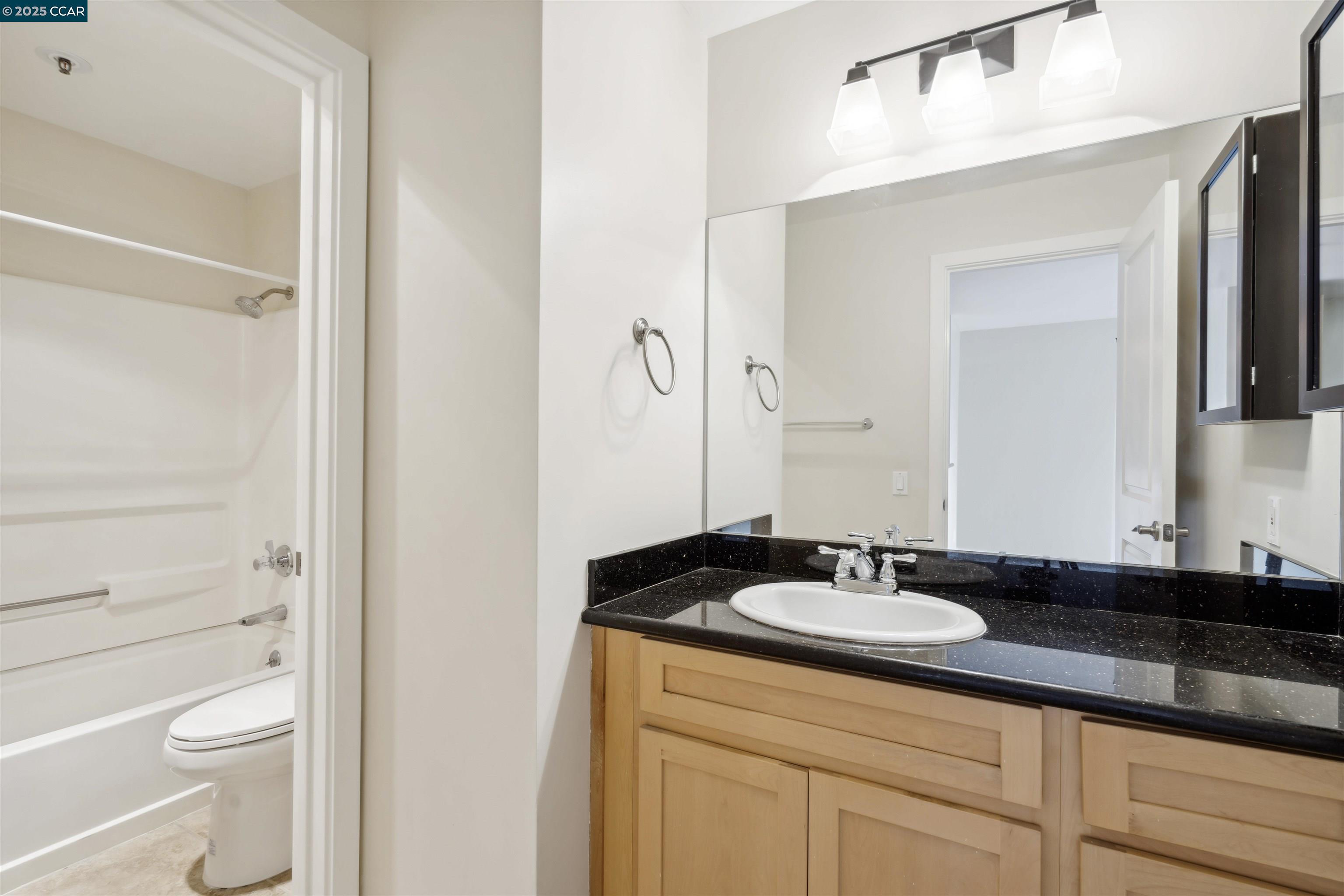 6400 Christie Ave # 5303, Emeryville, California 94608, 1 Bedroom Bedrooms, 2 Rooms Rooms,1 BathroomBathrooms,Residential Lease,For Rent,6400 Christie Ave # 5303,41093842