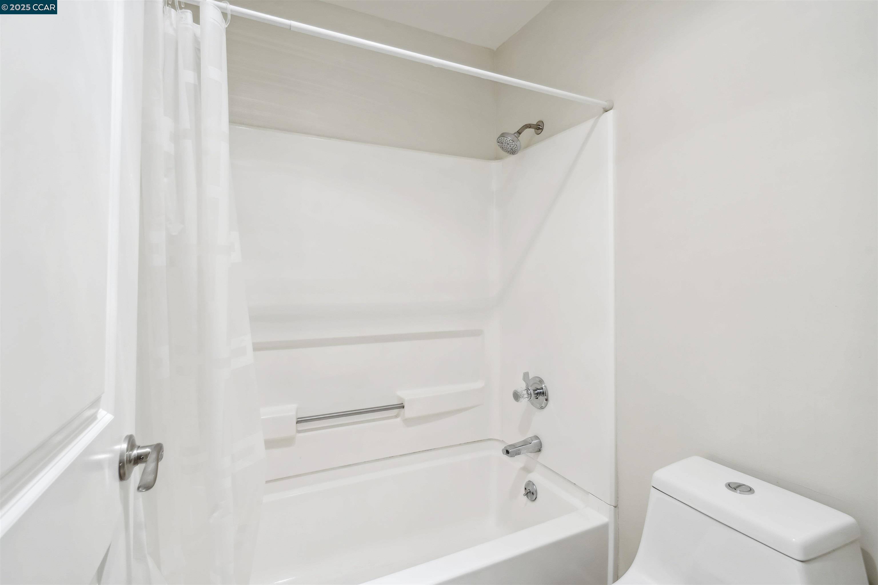 6400 Christie Ave # 5303, Emeryville, California 94608, 1 Bedroom Bedrooms, 2 Rooms Rooms,1 BathroomBathrooms,Residential Lease,For Rent,6400 Christie Ave # 5303,41093842