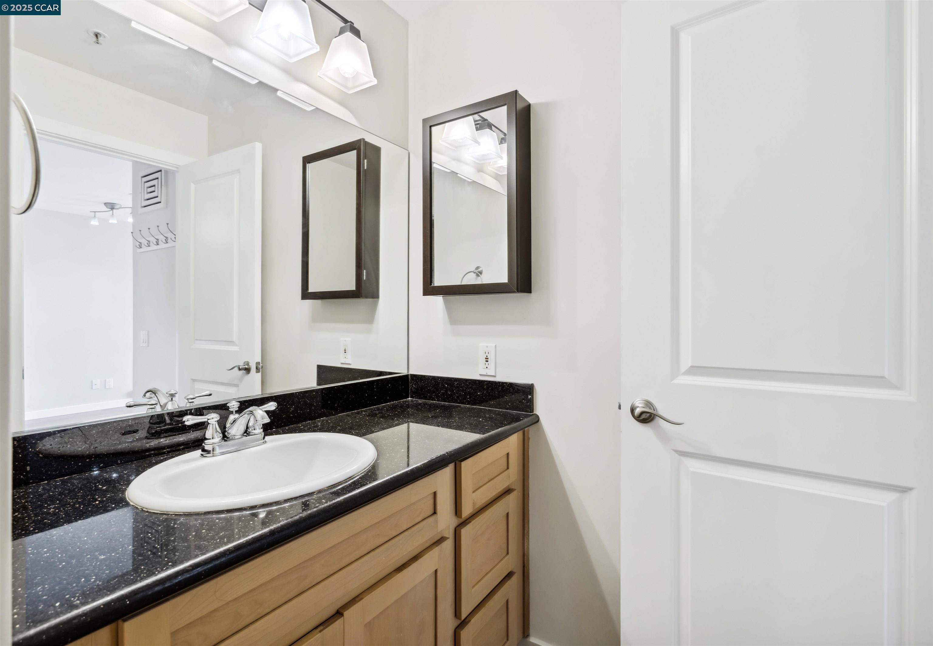 6400 Christie Ave # 5303, Emeryville, California 94608, 1 Bedroom Bedrooms, 2 Rooms Rooms,1 BathroomBathrooms,Residential Lease,For Rent,6400 Christie Ave # 5303,41093842