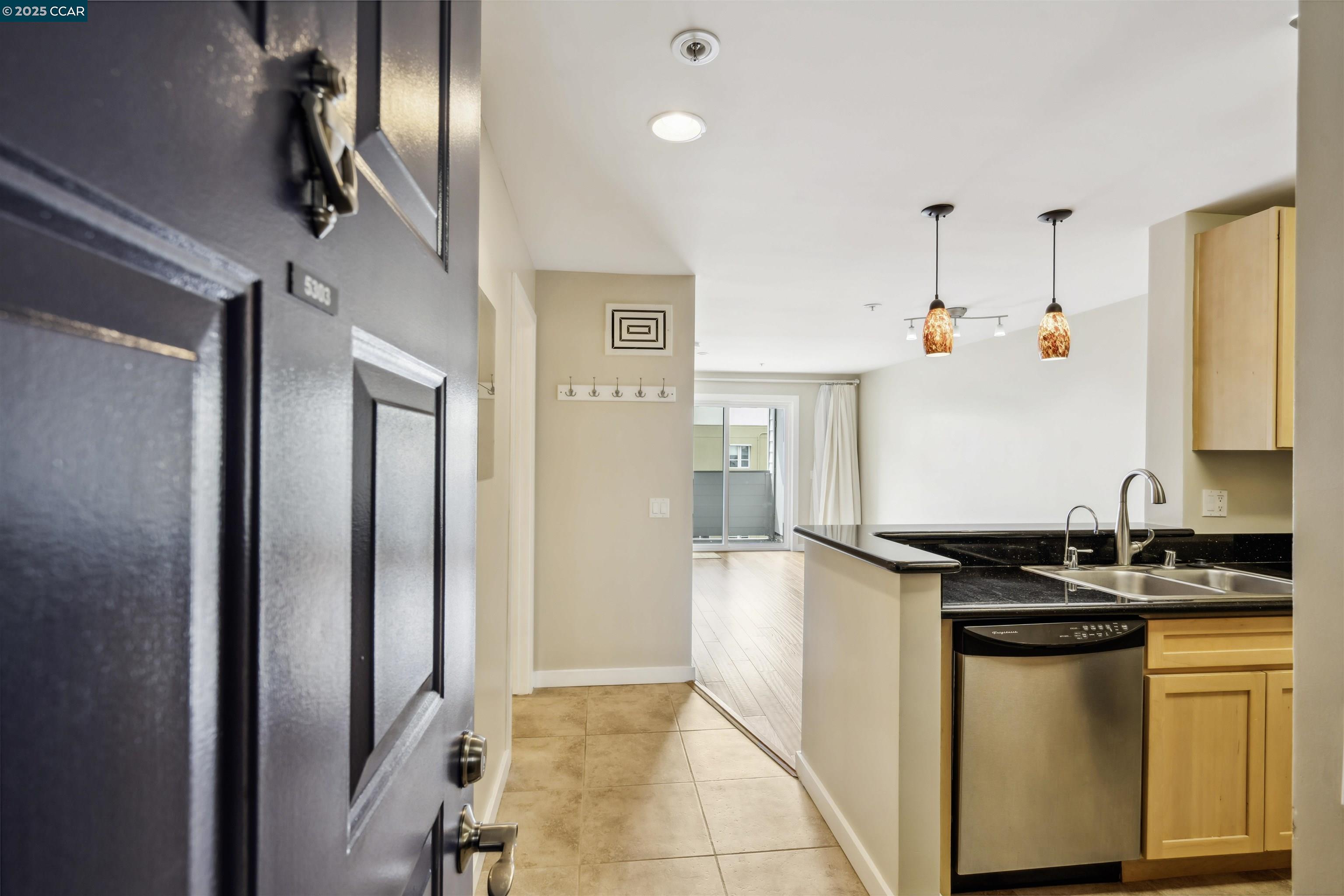 6400 Christie Ave # 5303, Emeryville, California 94608, 1 Bedroom Bedrooms, 2 Rooms Rooms,1 BathroomBathrooms,Residential Lease,For Rent,6400 Christie Ave # 5303,41093842