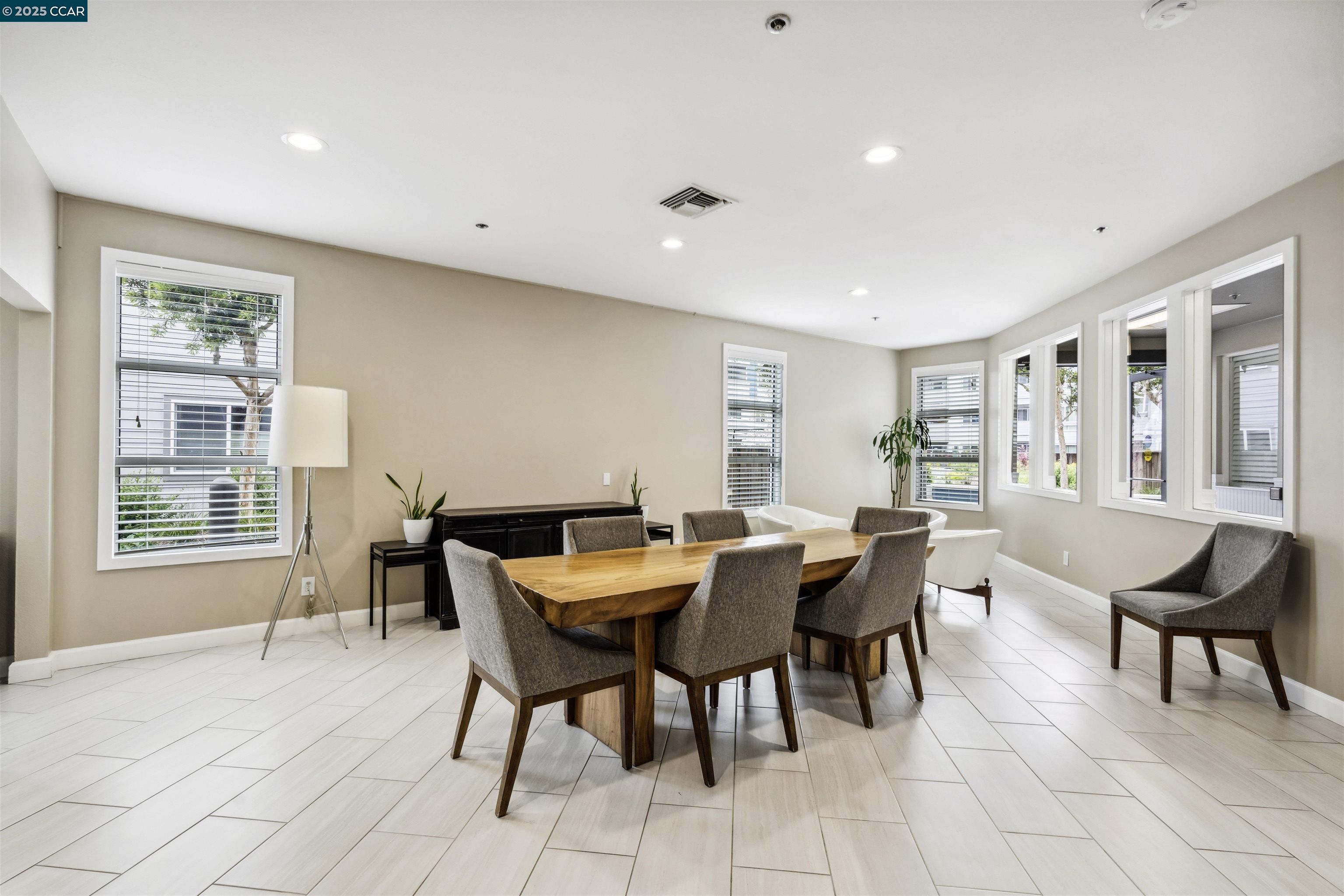 6400 Christie Ave # 5303, Emeryville, California 94608, 1 Bedroom Bedrooms, 2 Rooms Rooms,1 BathroomBathrooms,Residential Lease,For Rent,6400 Christie Ave # 5303,41093842