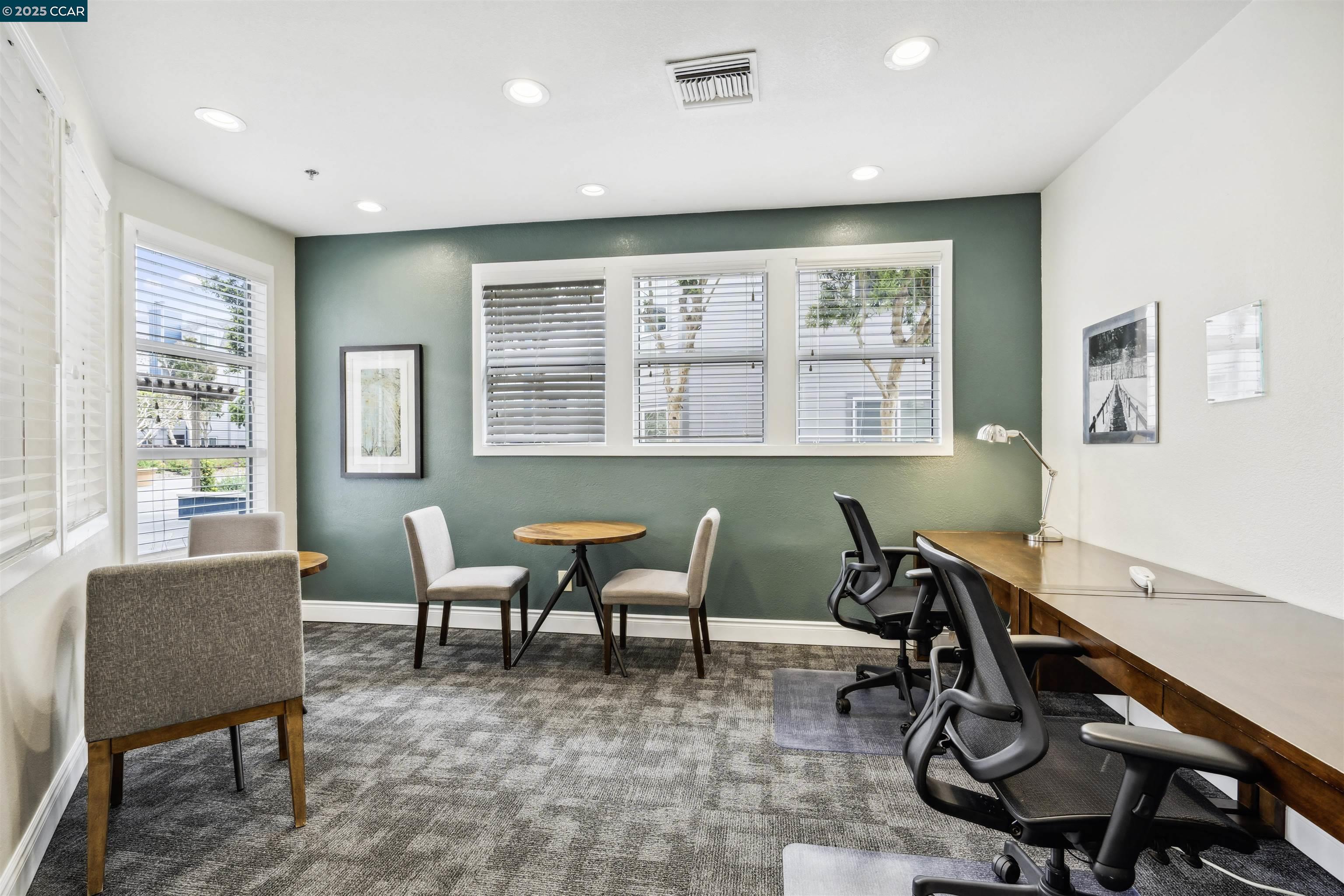 6400 Christie Ave # 5303, Emeryville, California 94608, 1 Bedroom Bedrooms, 2 Rooms Rooms,1 BathroomBathrooms,Residential Lease,For Rent,6400 Christie Ave # 5303,41093842