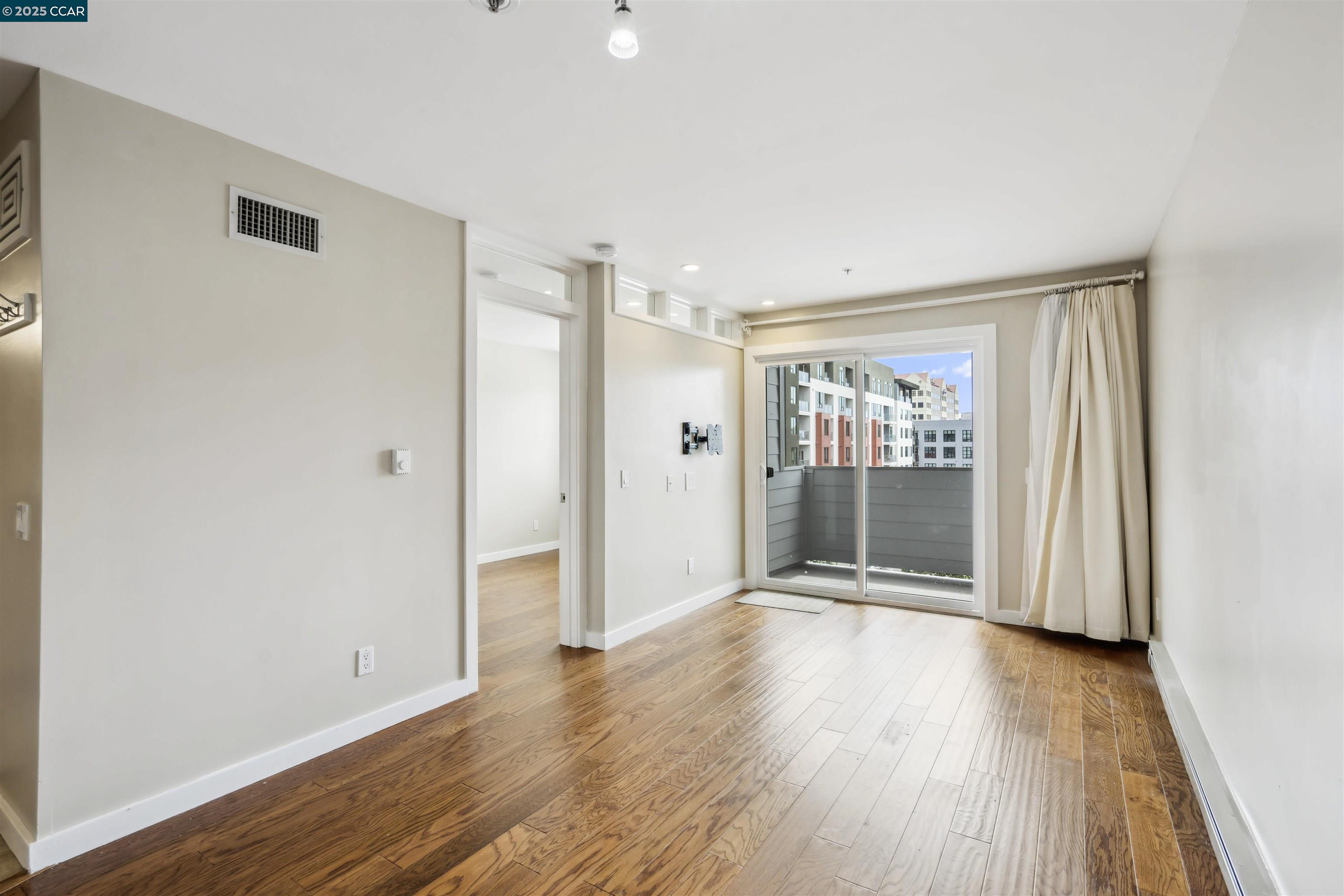 6400 Christie Ave # 5303, Emeryville, California 94608, 1 Bedroom Bedrooms, 2 Rooms Rooms,1 BathroomBathrooms,Residential Lease,For Rent,6400 Christie Ave # 5303,41093842