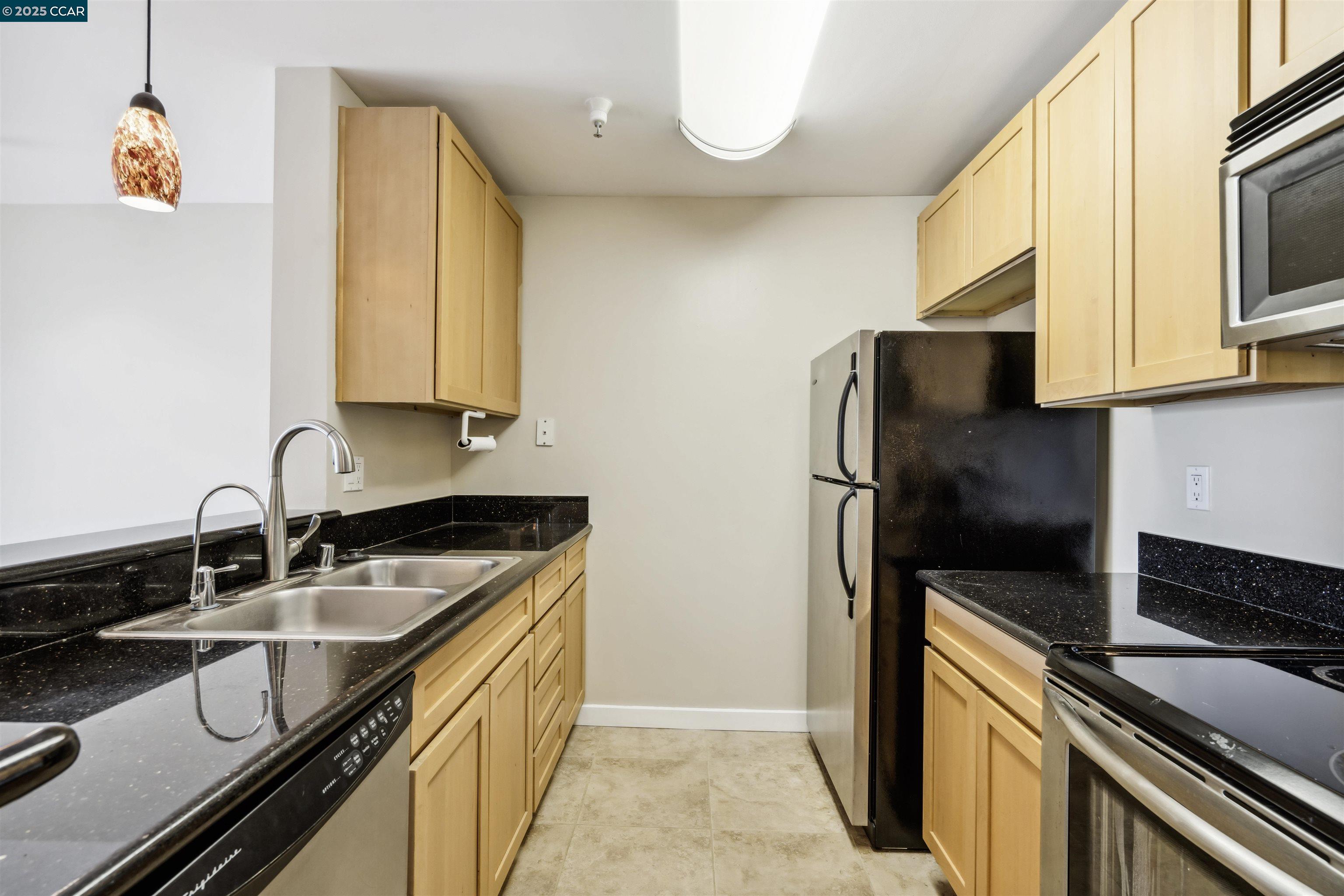 6400 Christie Ave # 5303, Emeryville, California 94608, 1 Bedroom Bedrooms, 2 Rooms Rooms,1 BathroomBathrooms,Residential Lease,For Rent,6400 Christie Ave # 5303,41093842
