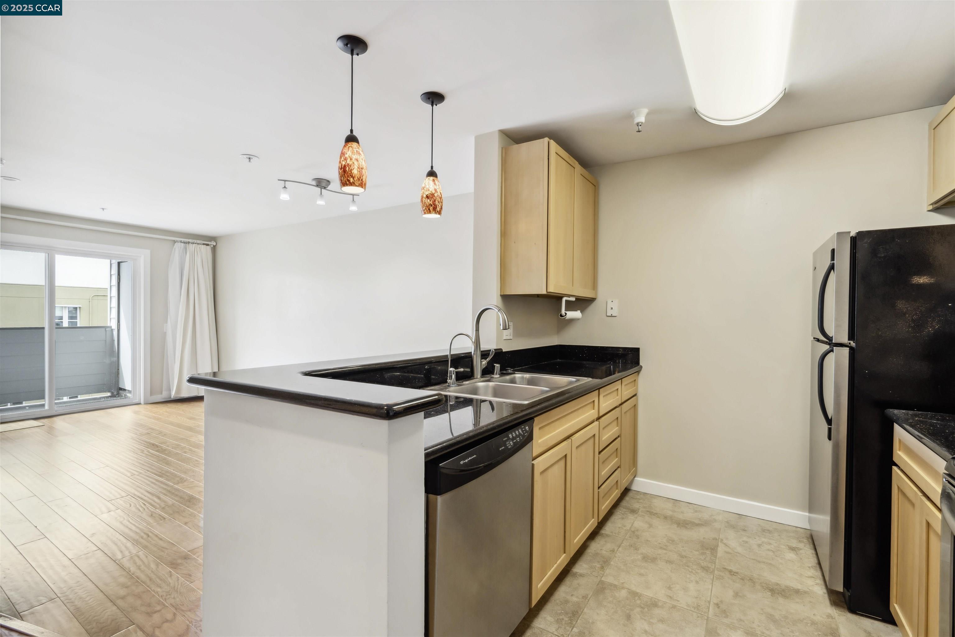 6400 Christie Ave # 5303, Emeryville, California 94608, 1 Bedroom Bedrooms, 2 Rooms Rooms,1 BathroomBathrooms,Residential Lease,For Rent,6400 Christie Ave # 5303,41093842