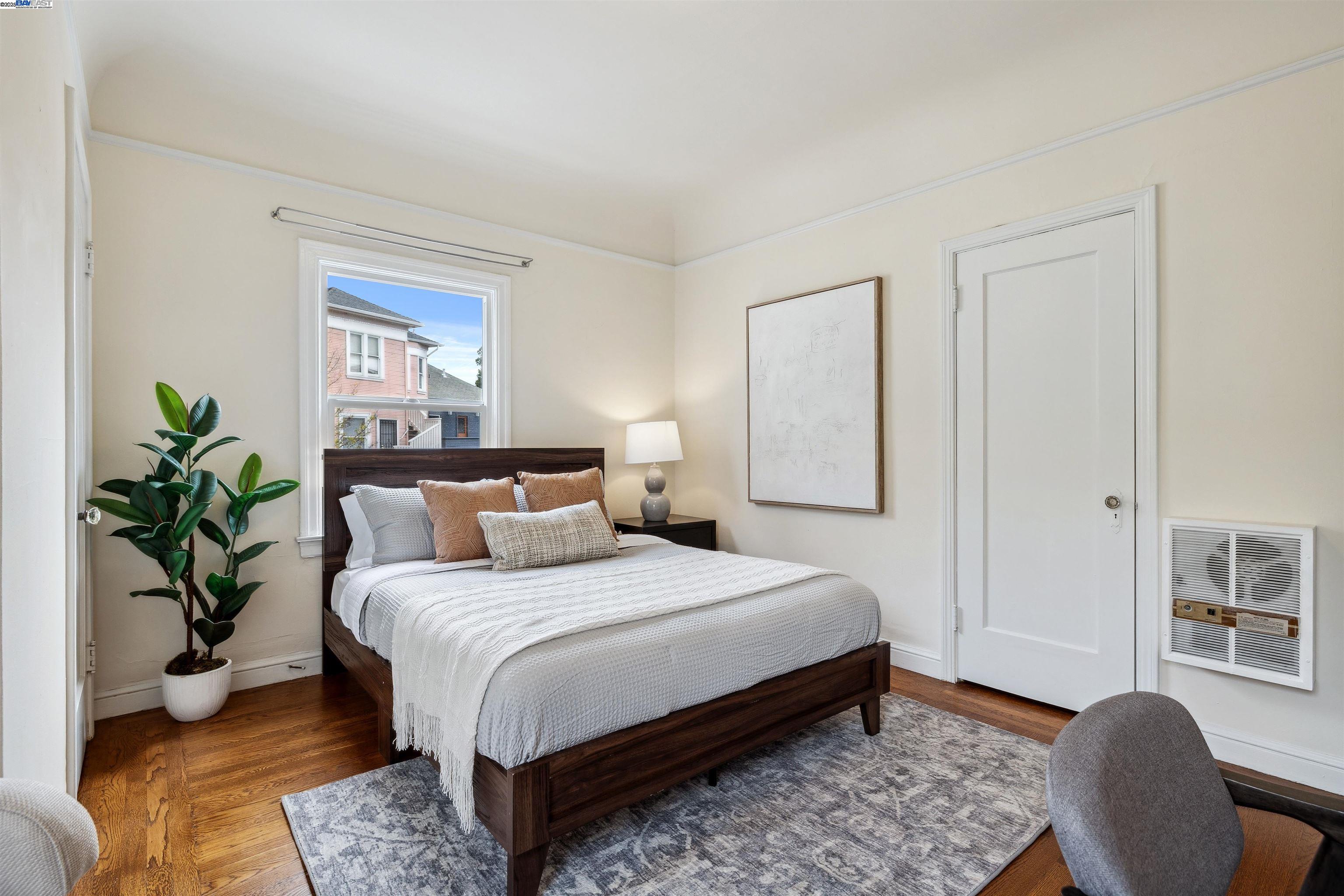 1438 Lakeshore Ave # 6, Oakland, California 94606, 1 Bedroom Bedrooms, 4 Rooms Rooms,1 BathroomBathrooms,Residential,For Sale,1438 Lakeshore Ave # 6,41093846