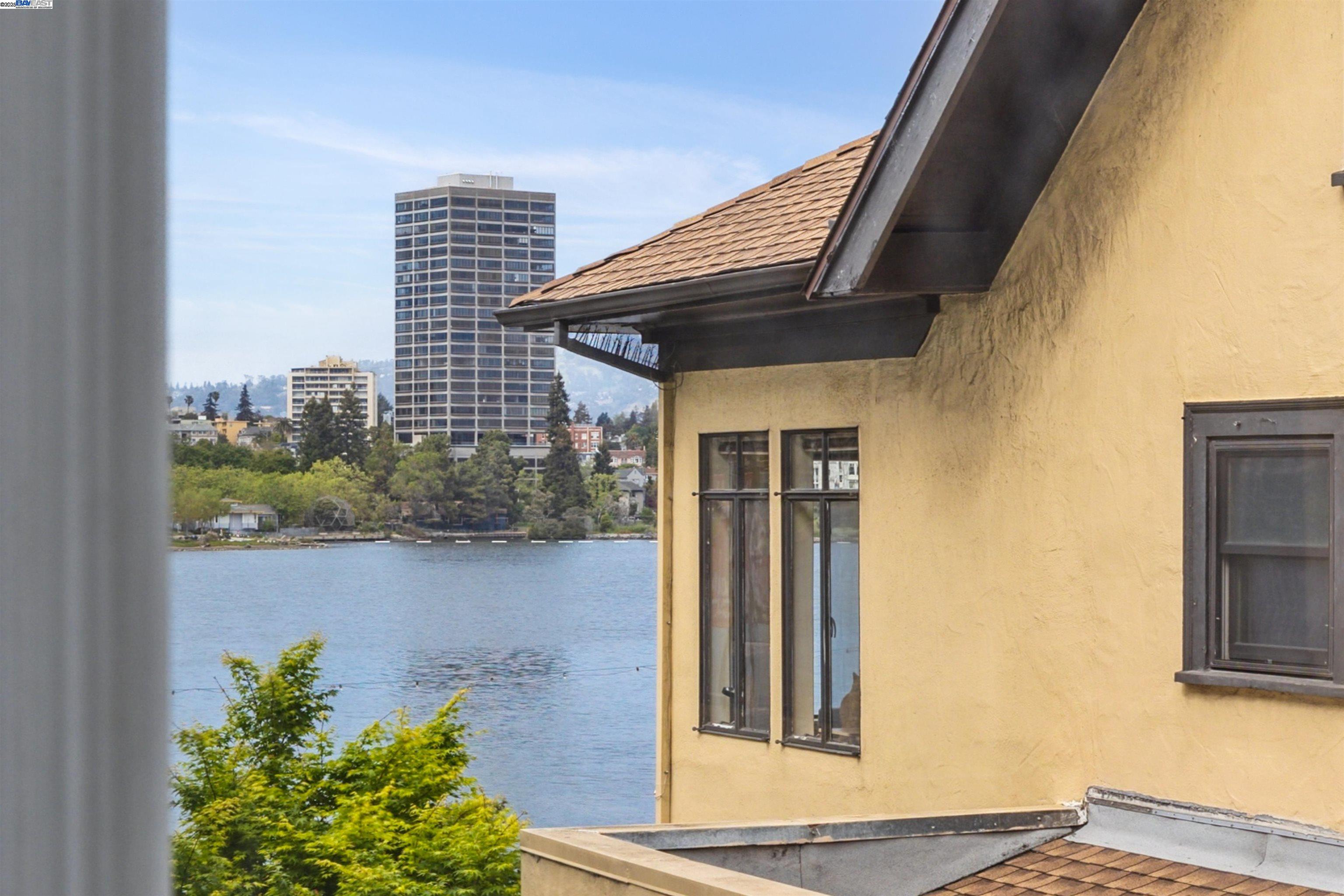 1438 Lakeshore Ave # 6, Oakland, California 94606, 1 Bedroom Bedrooms, 4 Rooms Rooms,1 BathroomBathrooms,Residential,For Sale,1438 Lakeshore Ave # 6,41093846