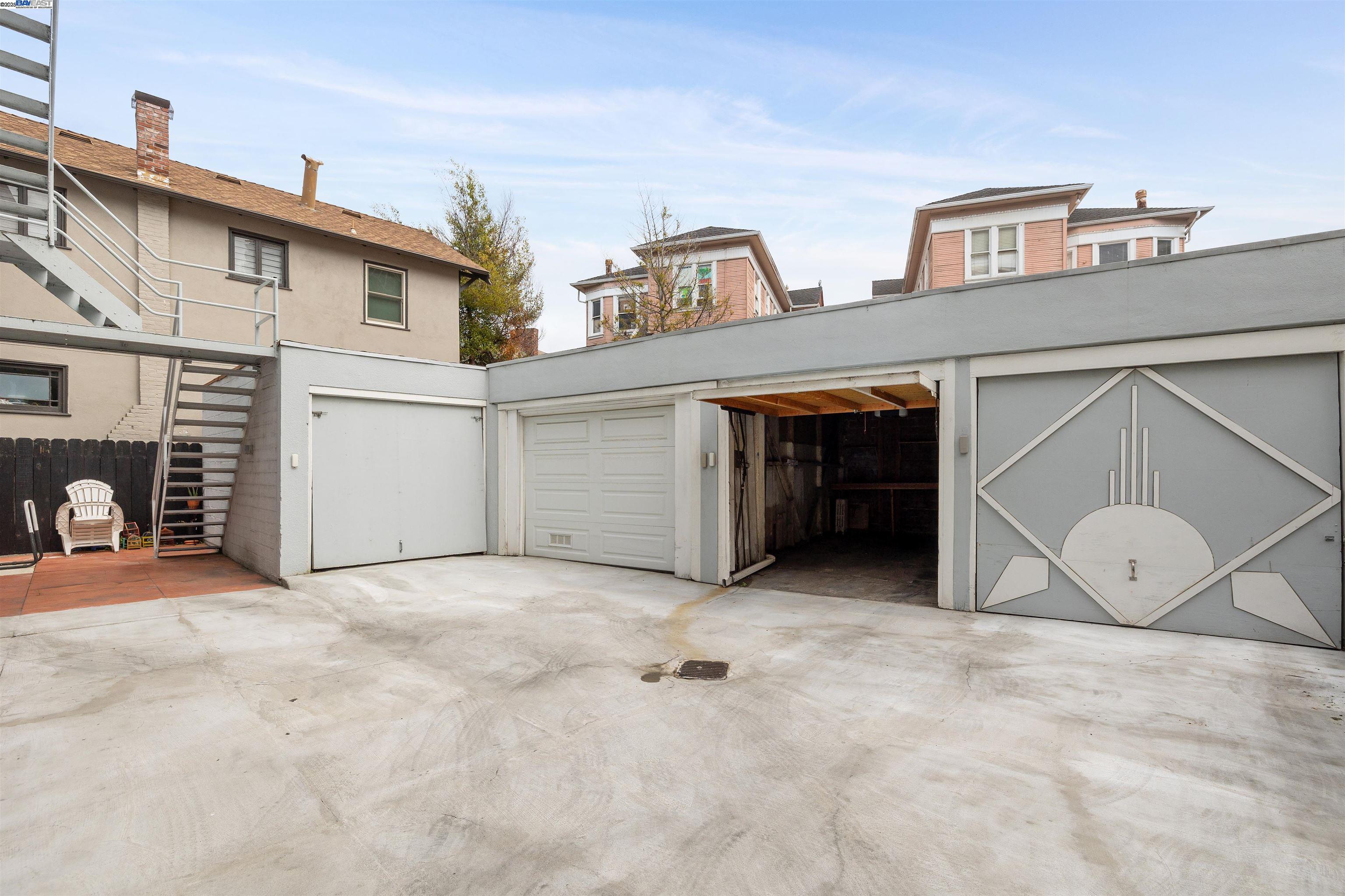 1438 Lakeshore Ave # 6, Oakland, California 94606, 1 Bedroom Bedrooms, 4 Rooms Rooms,1 BathroomBathrooms,Residential,For Sale,1438 Lakeshore Ave # 6,41093846