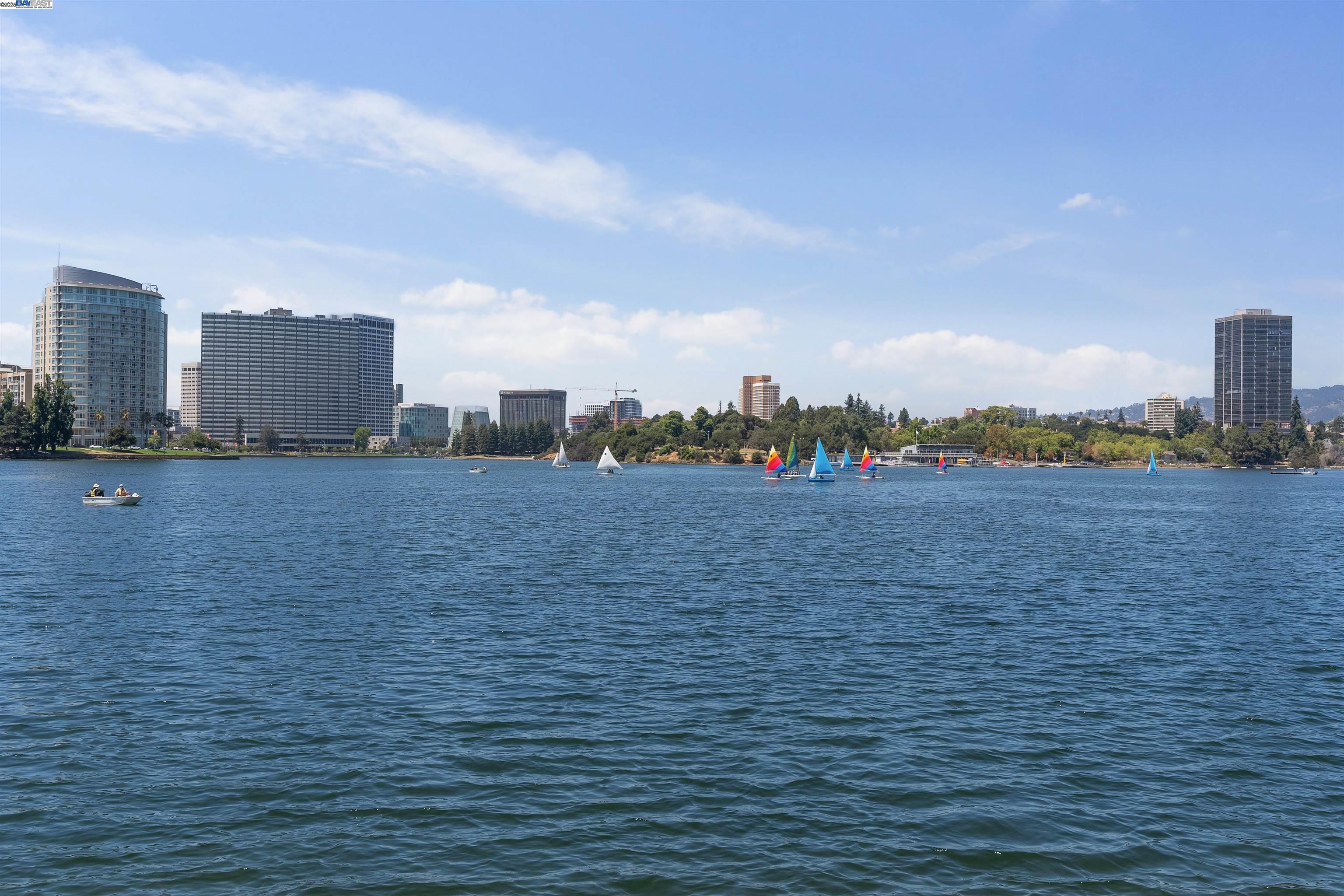 1438 Lakeshore Ave # 6, Oakland, California 94606, 1 Bedroom Bedrooms, 4 Rooms Rooms,1 BathroomBathrooms,Residential,For Sale,1438 Lakeshore Ave # 6,41093846