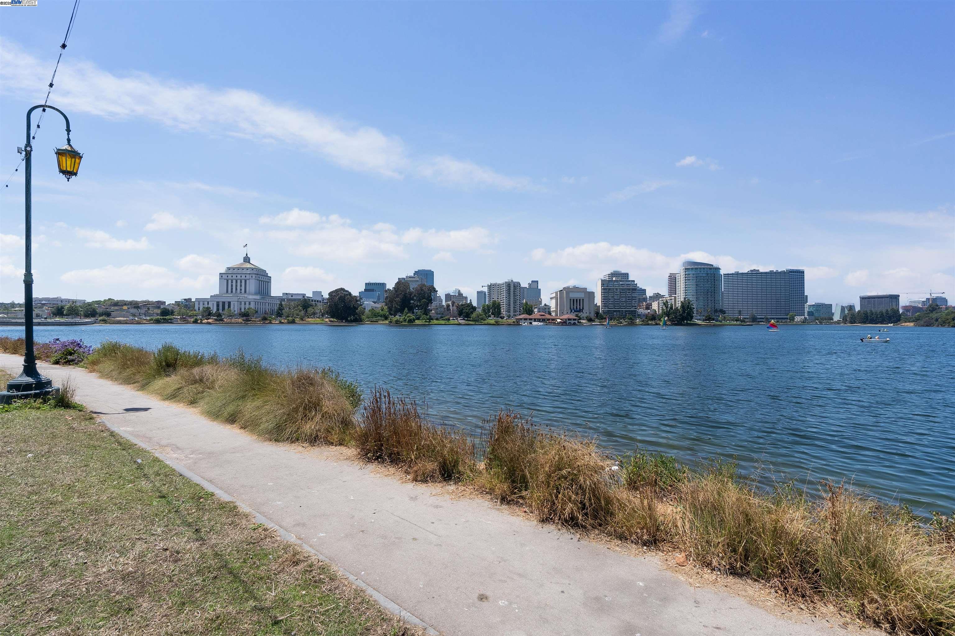 1438 Lakeshore Ave # 6, Oakland, California 94606, 1 Bedroom Bedrooms, 4 Rooms Rooms,1 BathroomBathrooms,Residential,For Sale,1438 Lakeshore Ave # 6,41093846