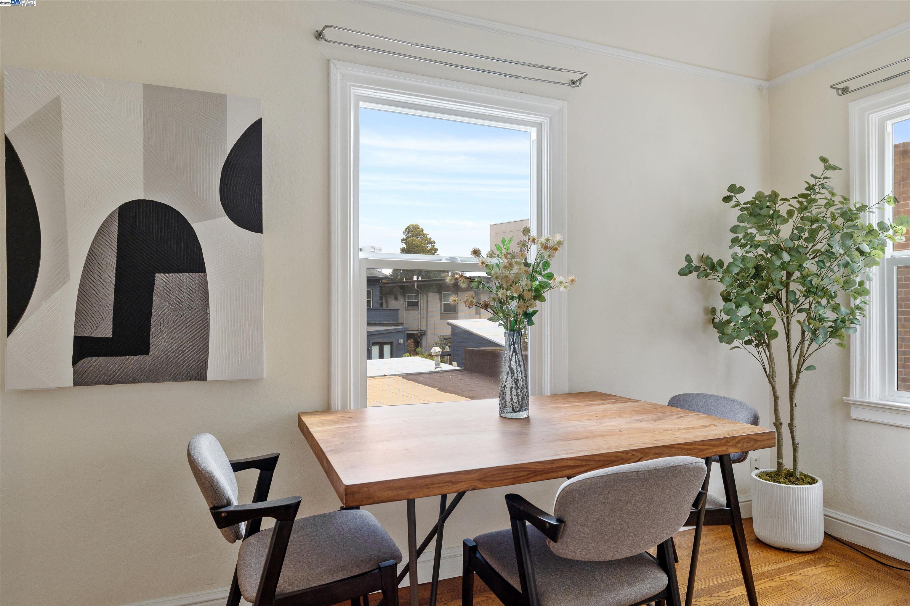1438 Lakeshore Ave # 6, Oakland, California 94606, 1 Bedroom Bedrooms, 4 Rooms Rooms,1 BathroomBathrooms,Residential,For Sale,1438 Lakeshore Ave # 6,41093846