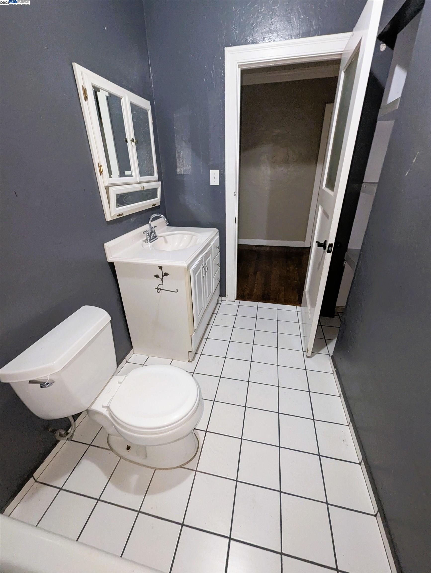 Detail Gallery Image 19 of 46 For 2000 94th Ave, Oakland,  CA 94603 - 2 Beds | 1 Baths