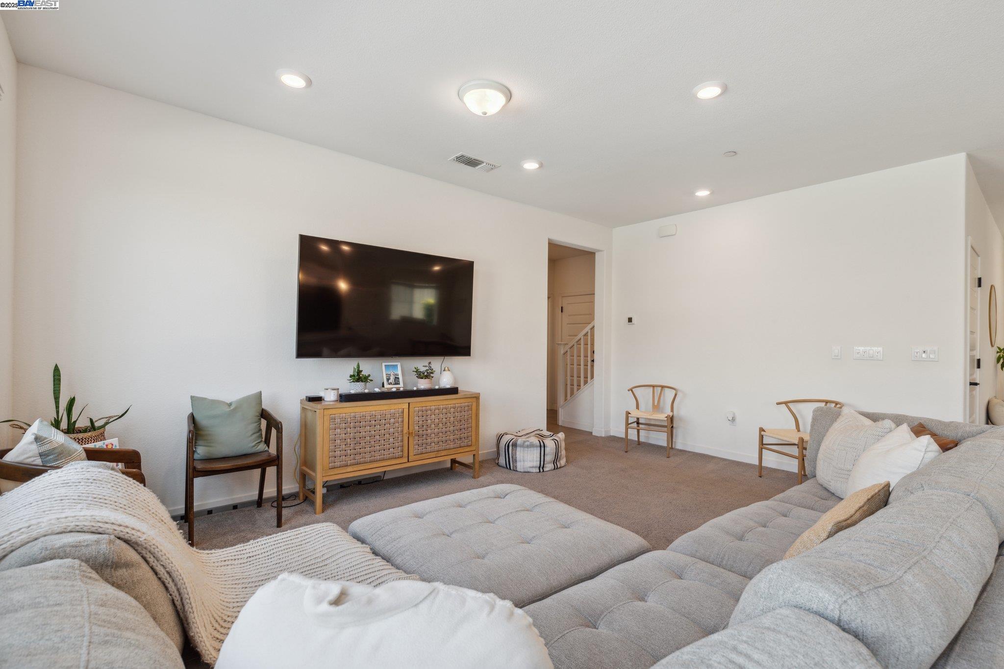 Detail Gallery Image 13 of 43 For 17451 Graceada Ln, Lathrop,  CA 95330 - 4 Beds | 3 Baths