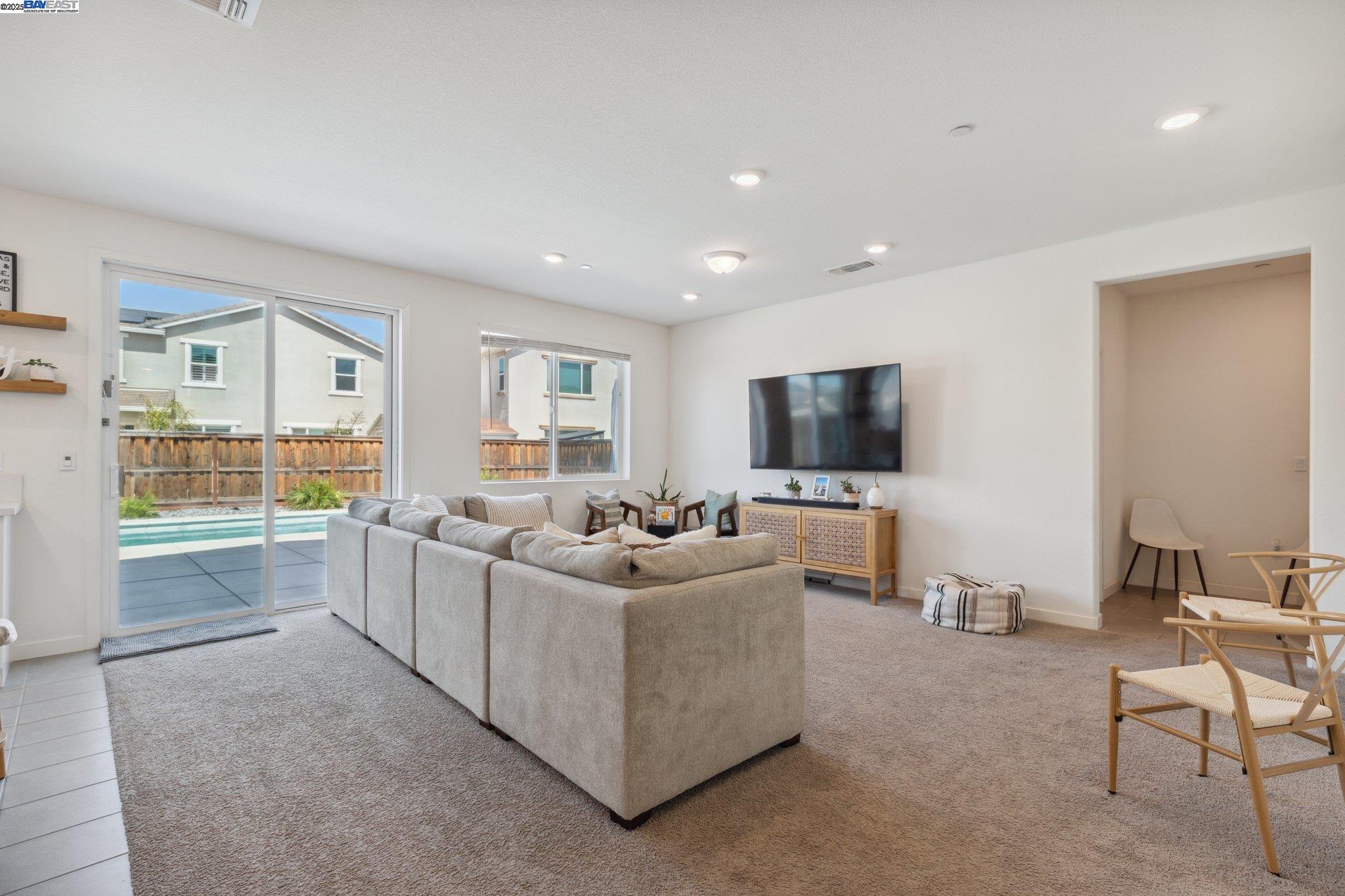 Detail Gallery Image 14 of 43 For 17451 Graceada Ln, Lathrop,  CA 95330 - 4 Beds | 3 Baths