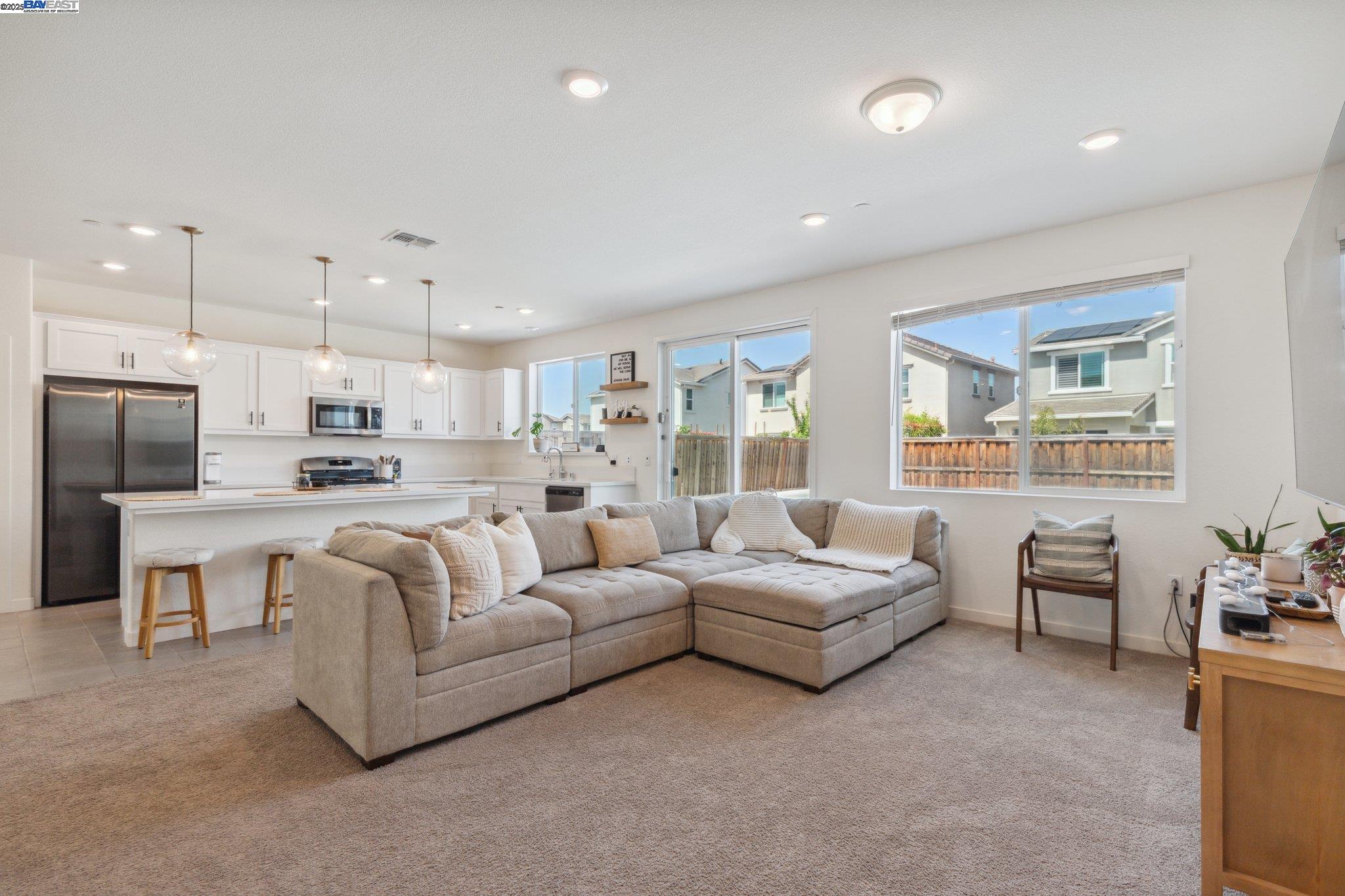 Detail Gallery Image 15 of 43 For 17451 Graceada Ln, Lathrop,  CA 95330 - 4 Beds | 3 Baths